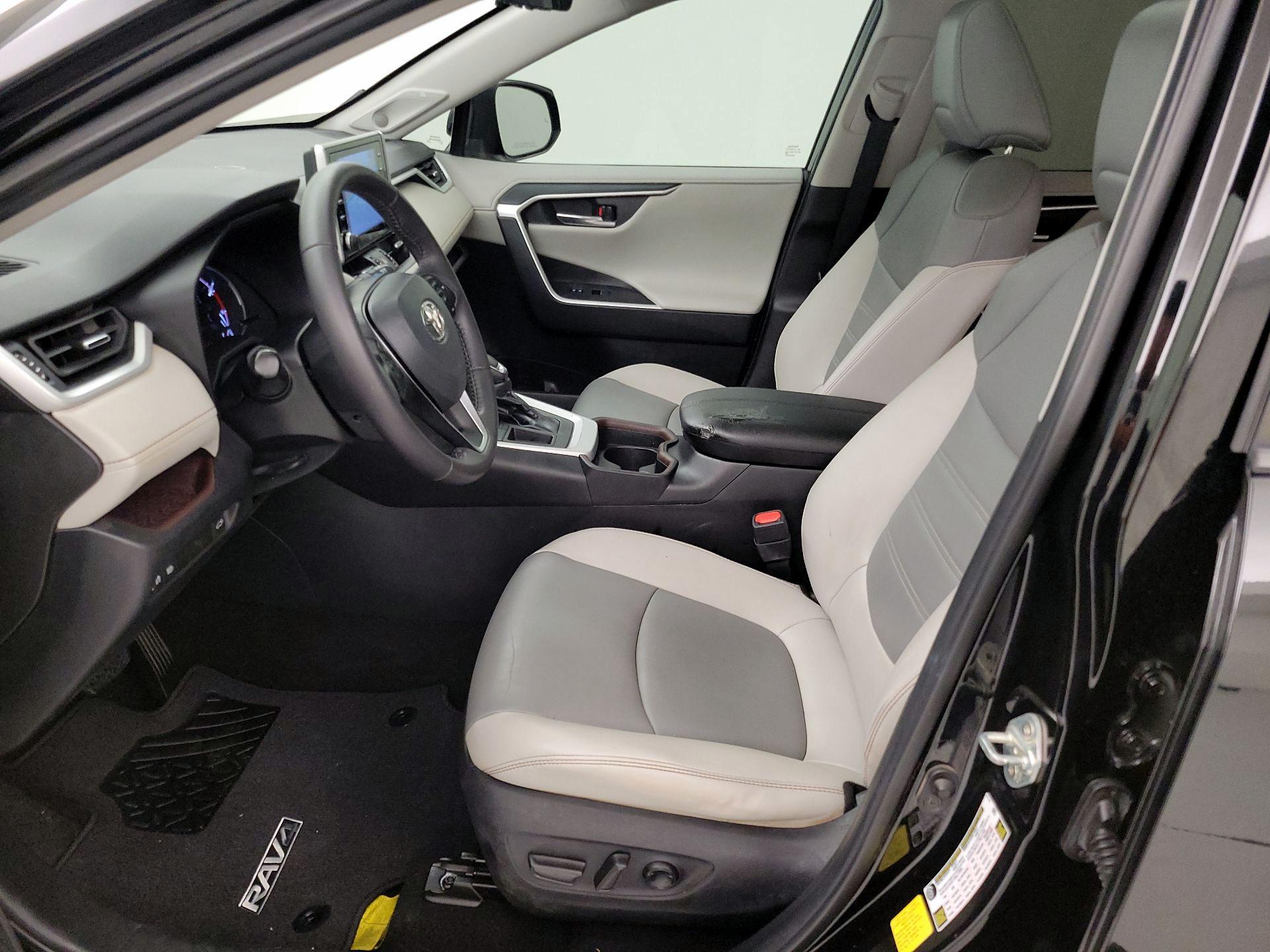 Thumbnail: 2021 Toyota RAV4 - 11