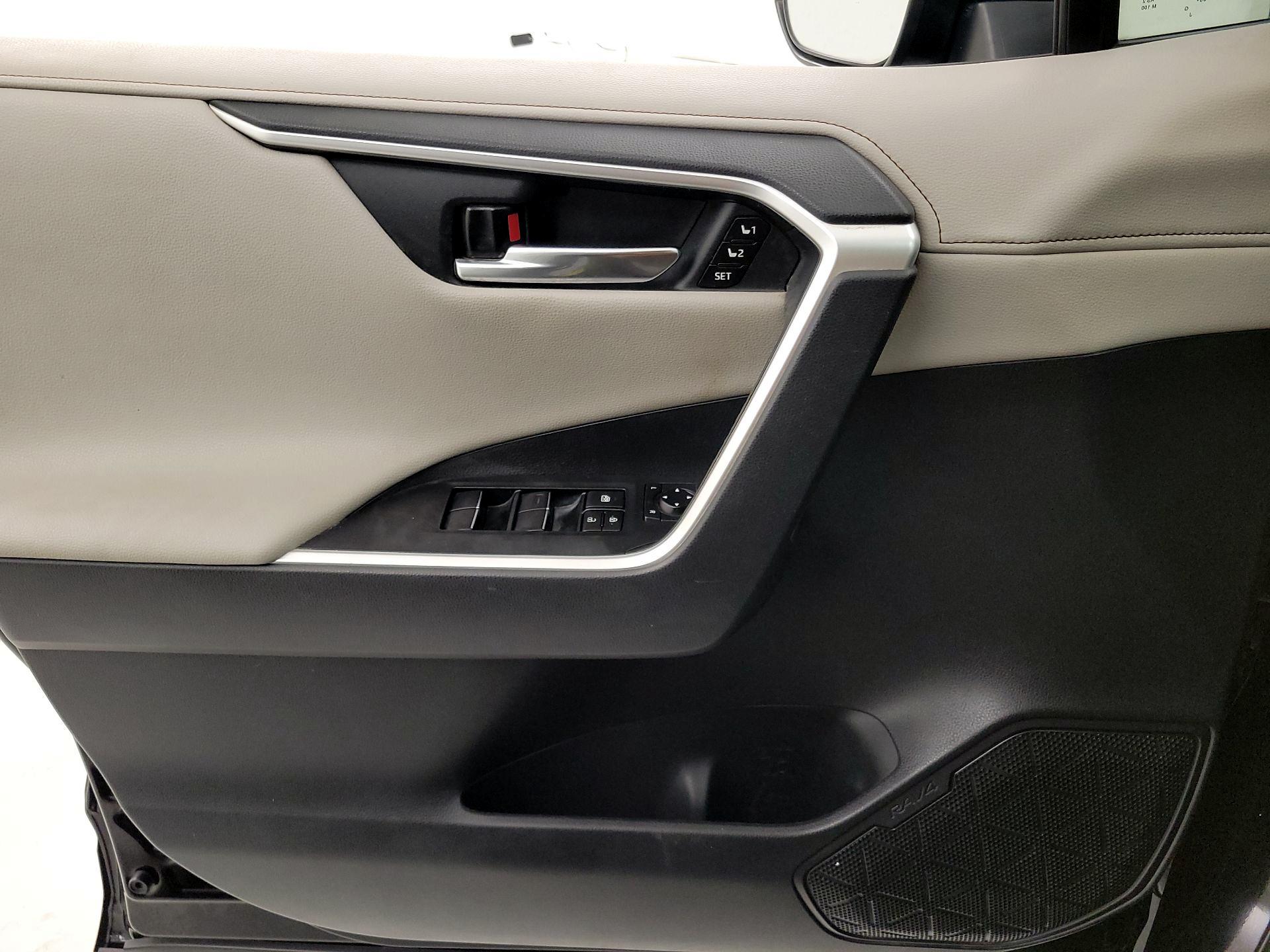 Thumbnail: 2021 Toyota RAV4 - 12
