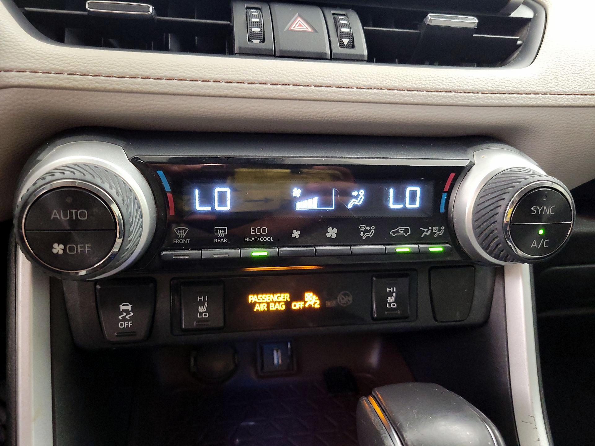 Thumbnail: 2021 Toyota RAV4 - 17