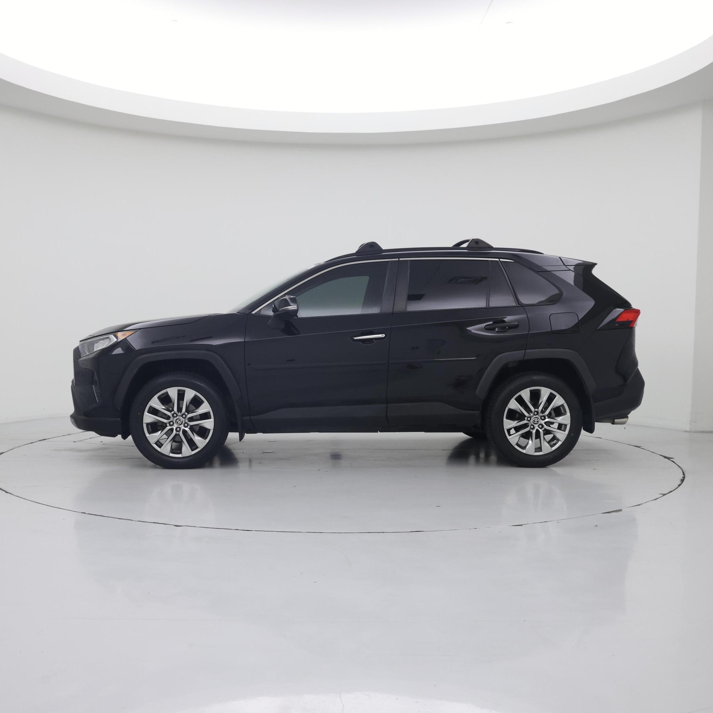 Thumbnail: 2021 Toyota RAV4 - 3