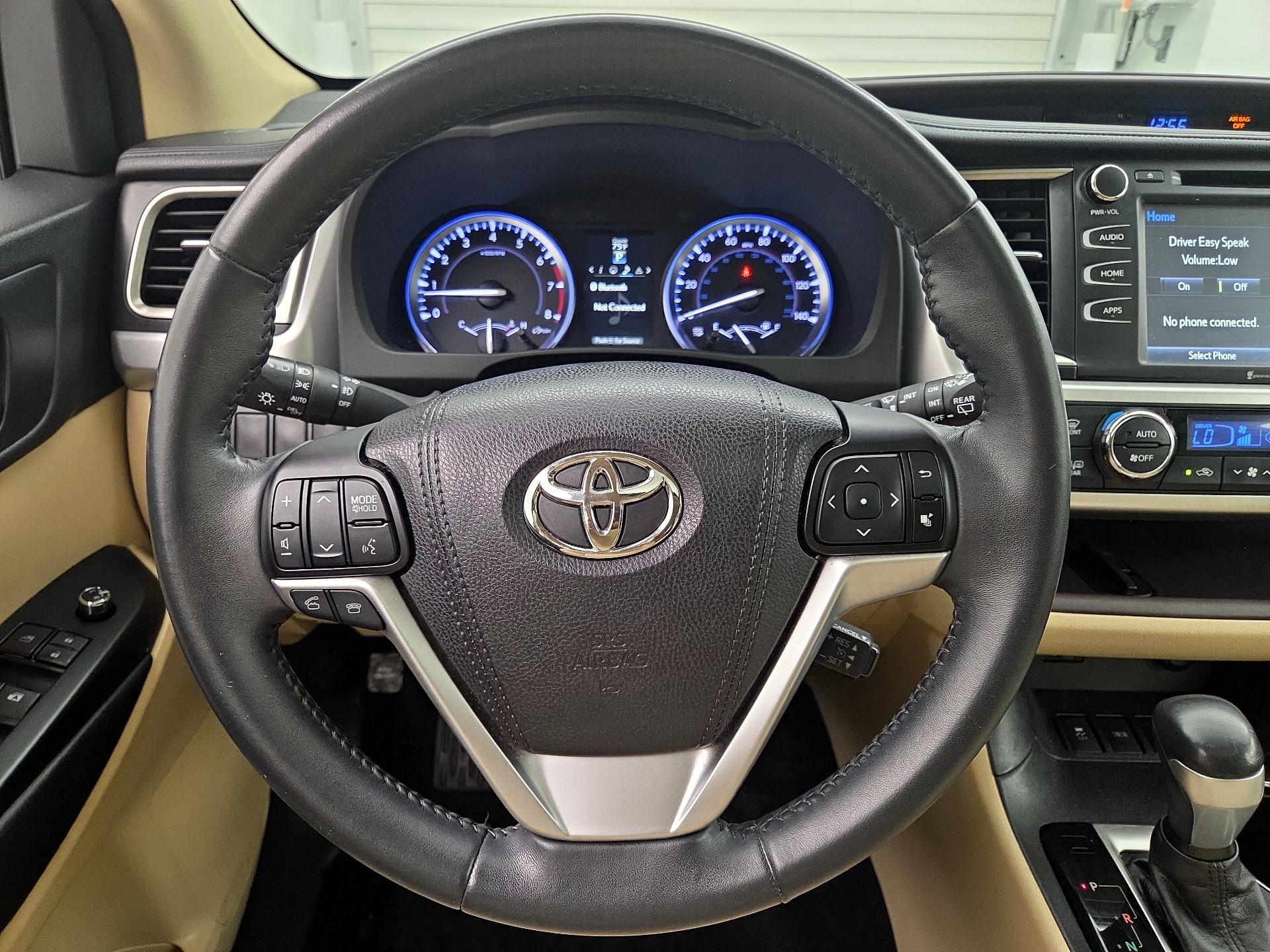 Thumbnail: 2016 Toyota Highlander - 10