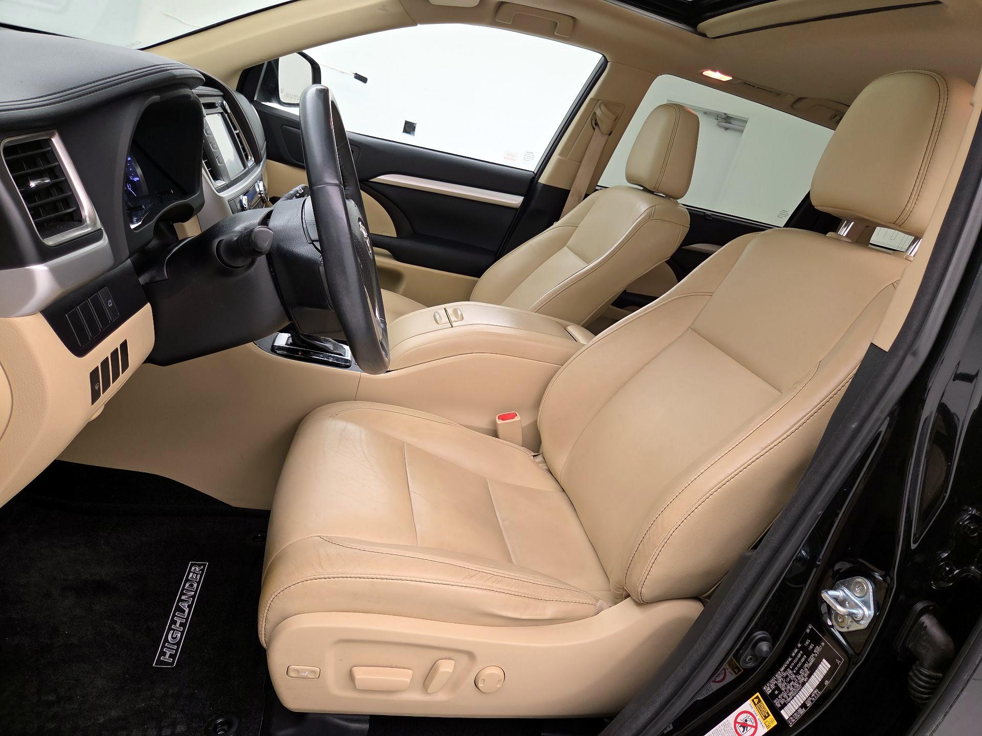 Thumbnail: 2016 Toyota Highlander - 11