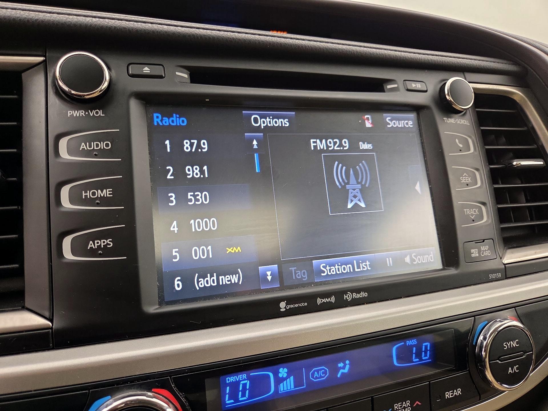 Thumbnail: 2016 Toyota Highlander - 16