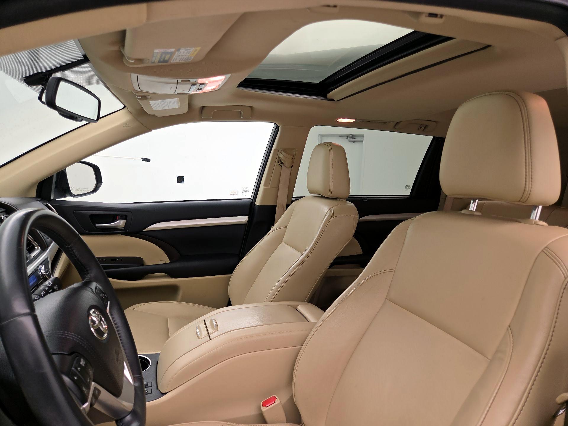 Thumbnail: 2016 Toyota Highlander - 20