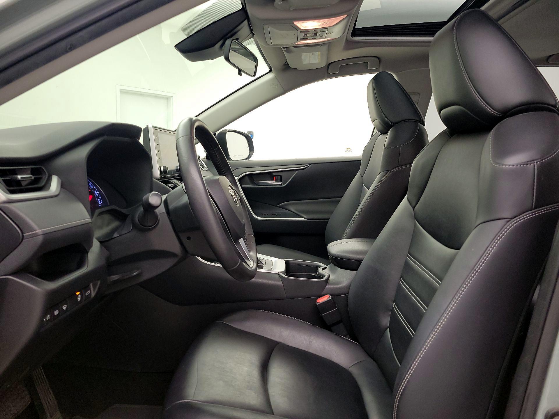 Thumbnail: 2019 Toyota RAV4 - 11
