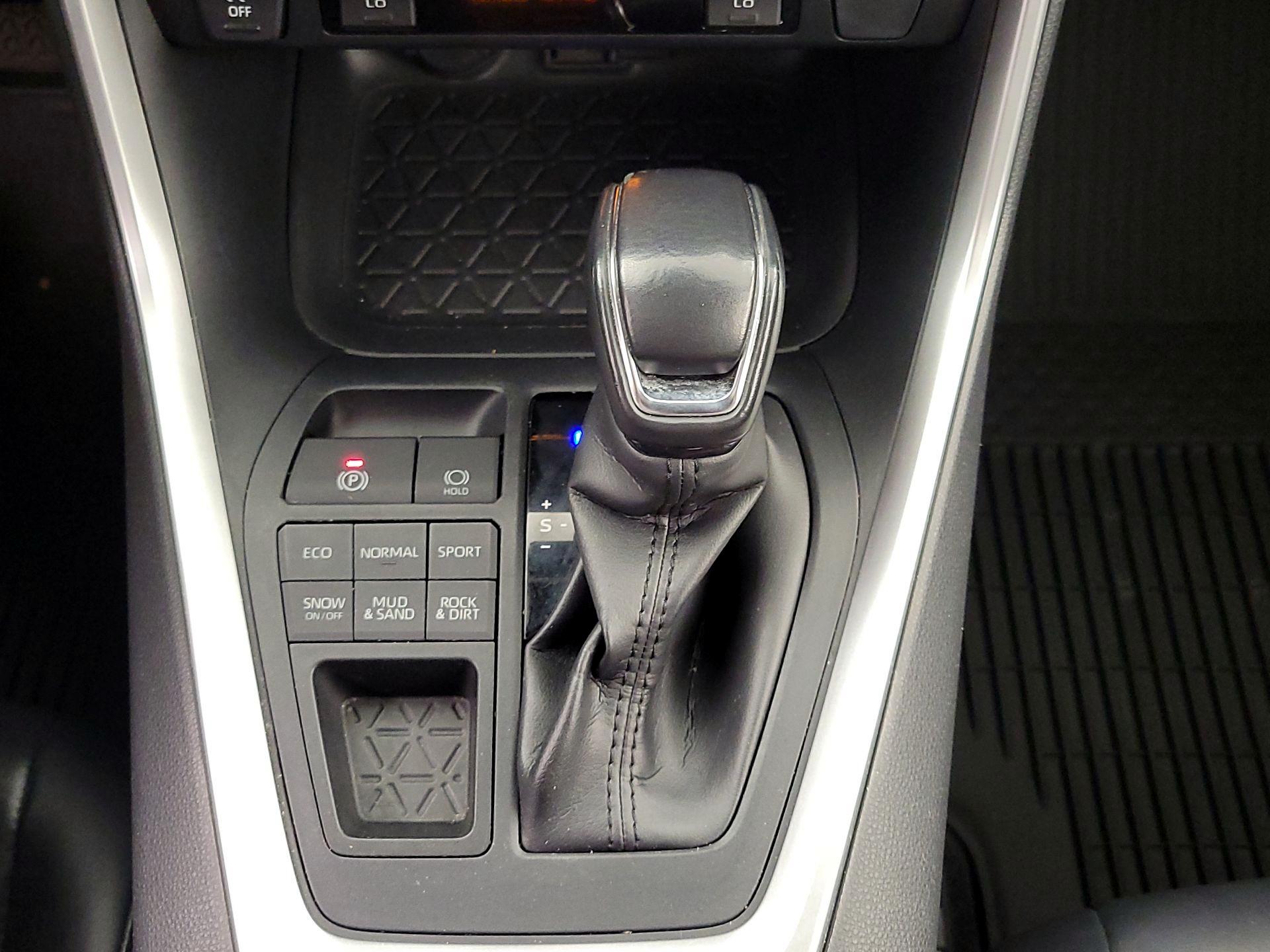 Thumbnail: 2019 Toyota RAV4 - 17