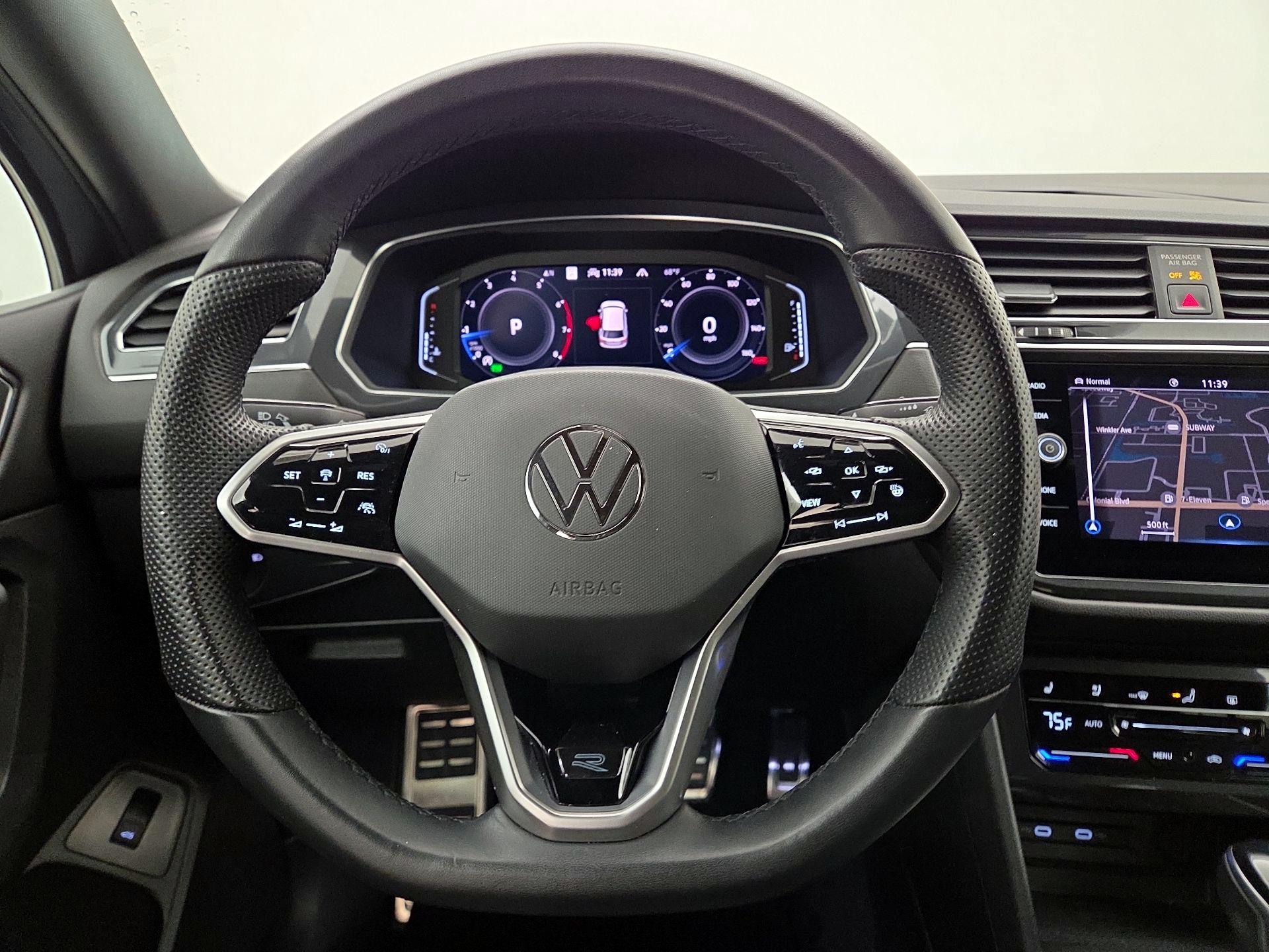 Thumbnail: 2022 Volkswagen Tiguan - 10
