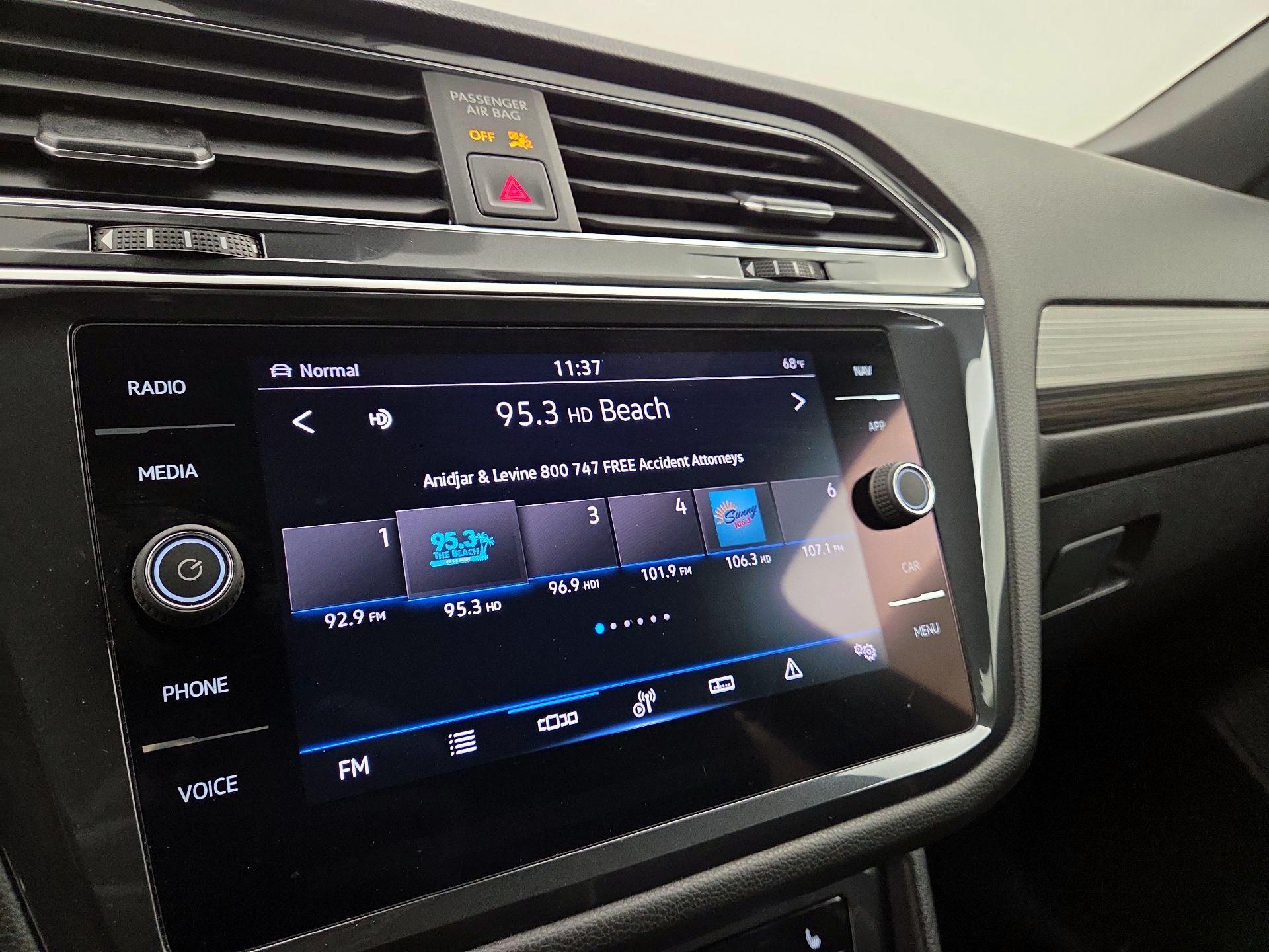 Thumbnail: 2022 Volkswagen Tiguan - 16