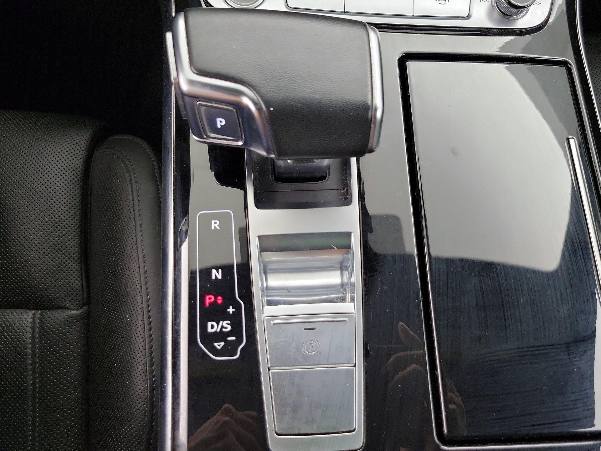 Thumbnail: 2022 Audi A8 - 18