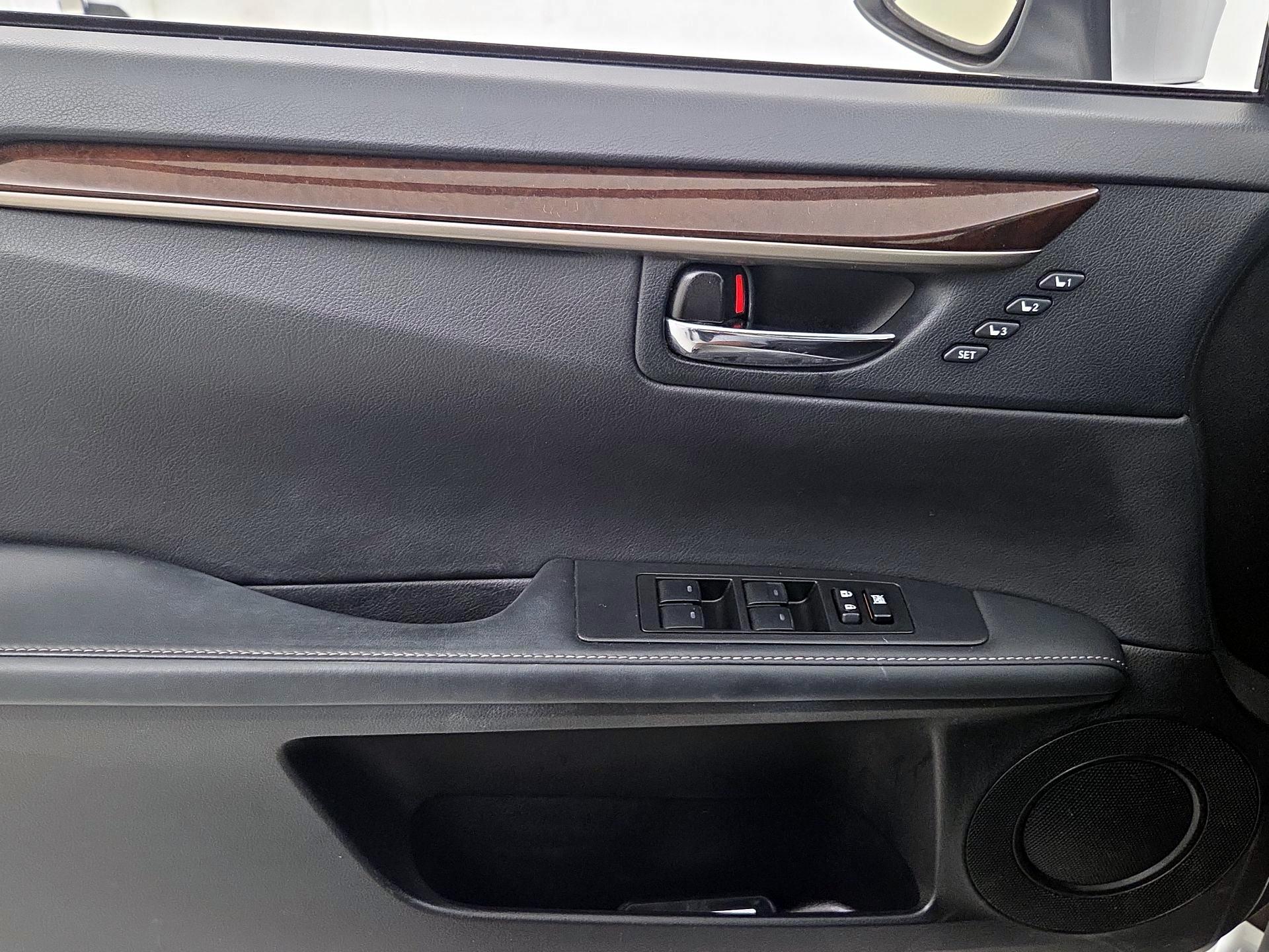 Thumbnail: 2014 Lexus ES - 12