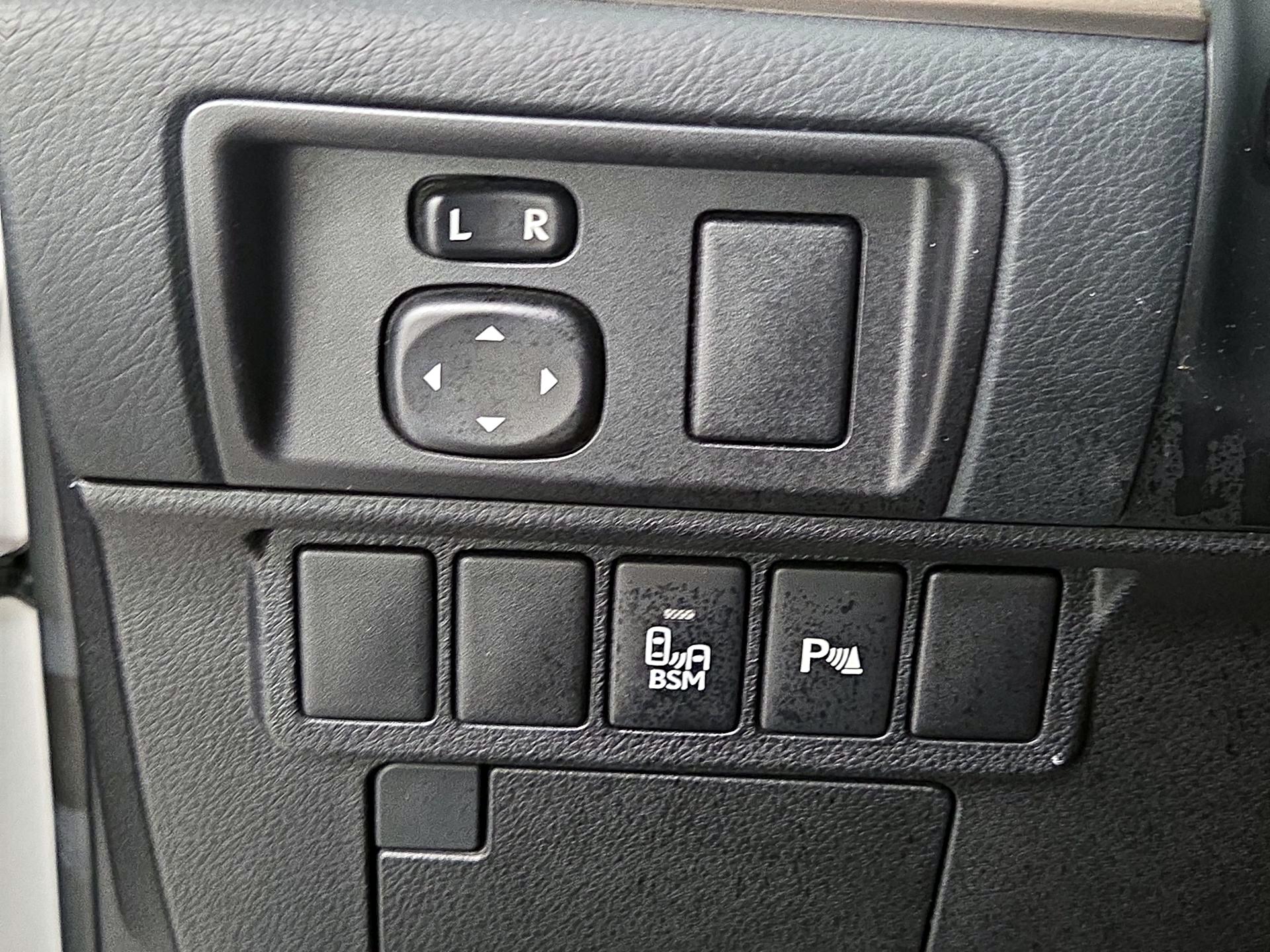Thumbnail: 2014 Lexus ES - 13