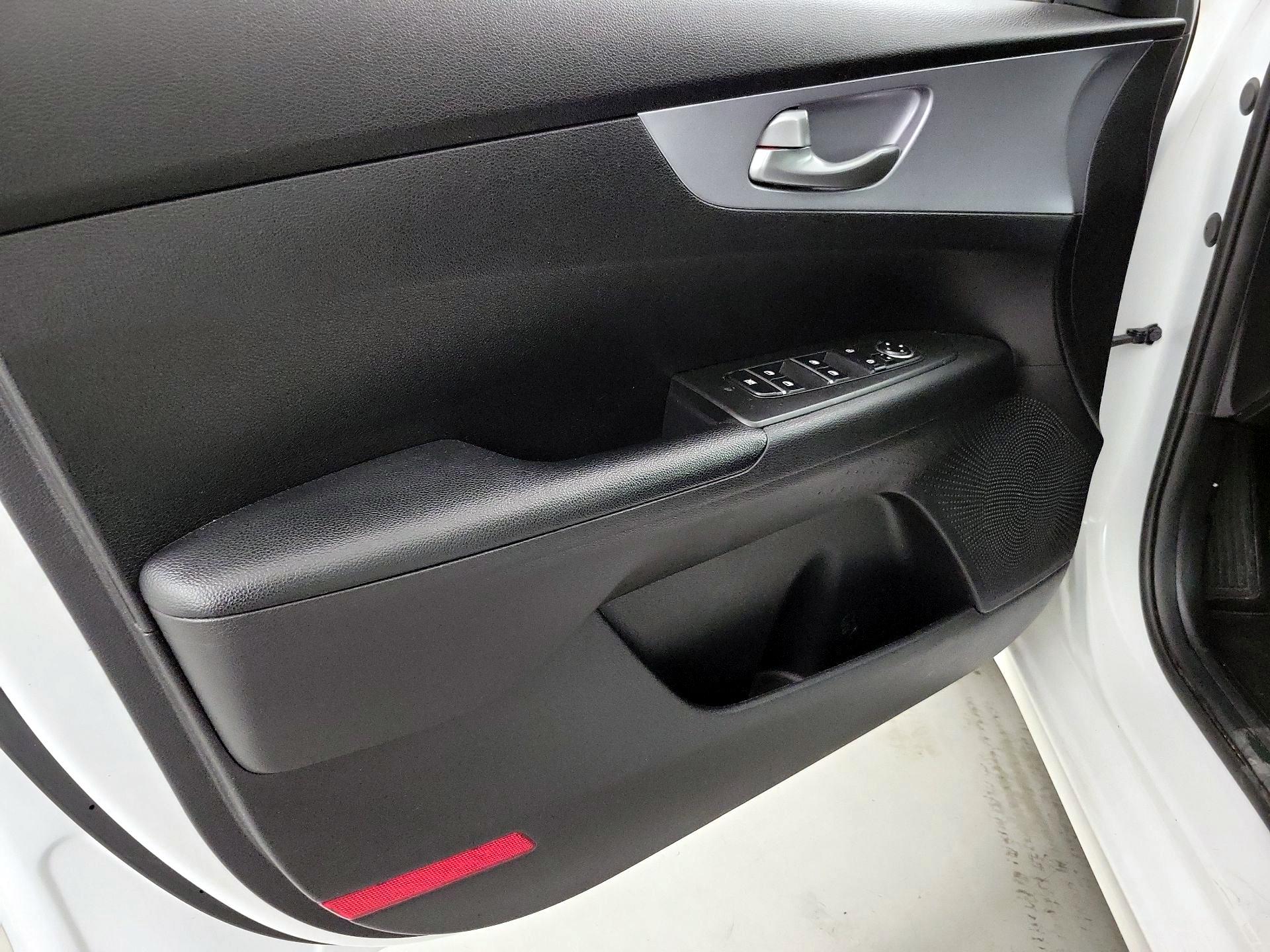 Thumbnail: 2022 Kia Forte - 12