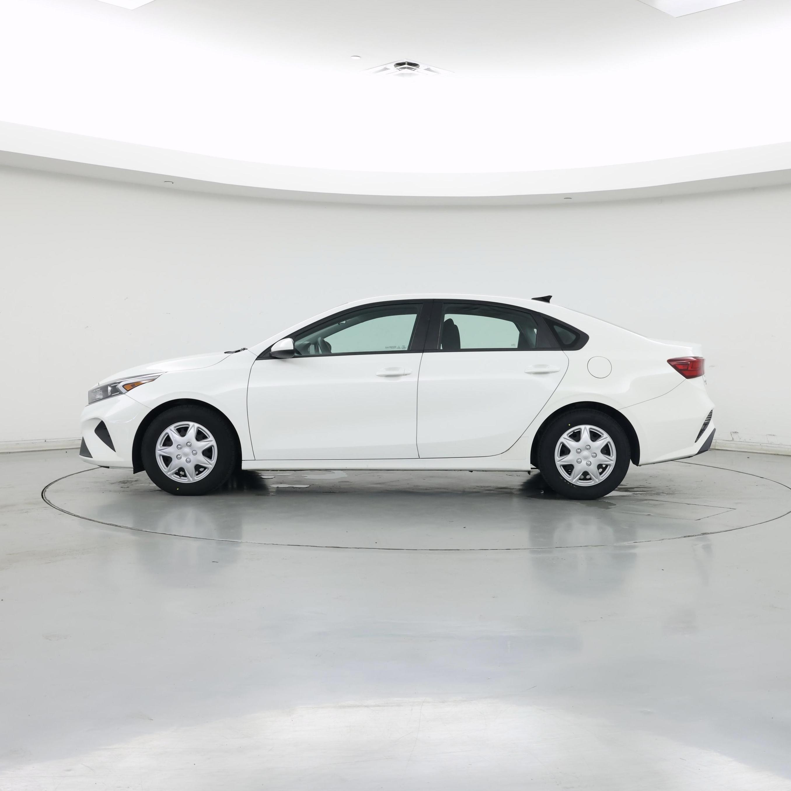 Thumbnail: 2022 Kia Forte - 3