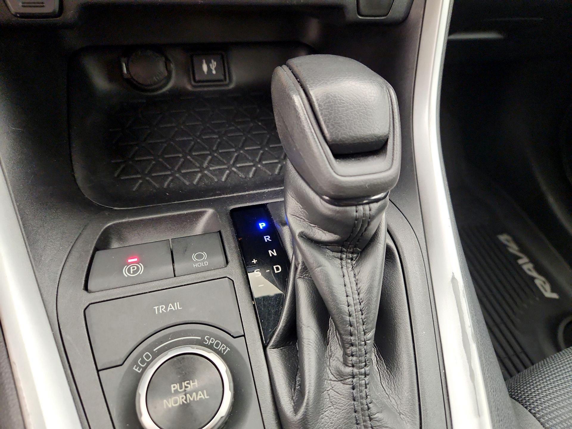 Thumbnail: 2019 Toyota RAV4 - 17