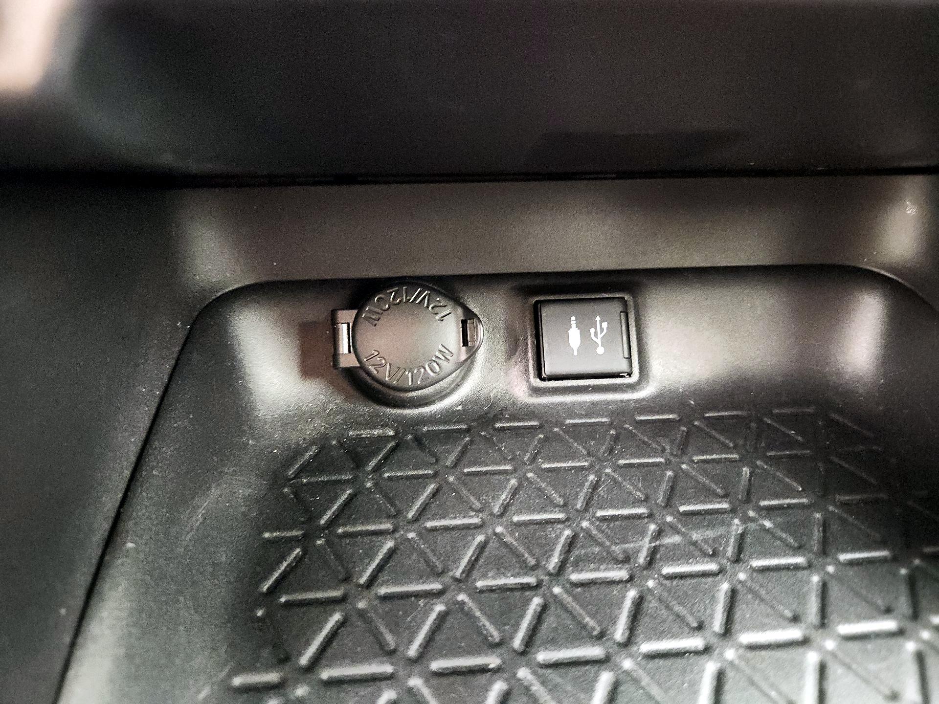 Thumbnail: 2019 Toyota RAV4 - 18