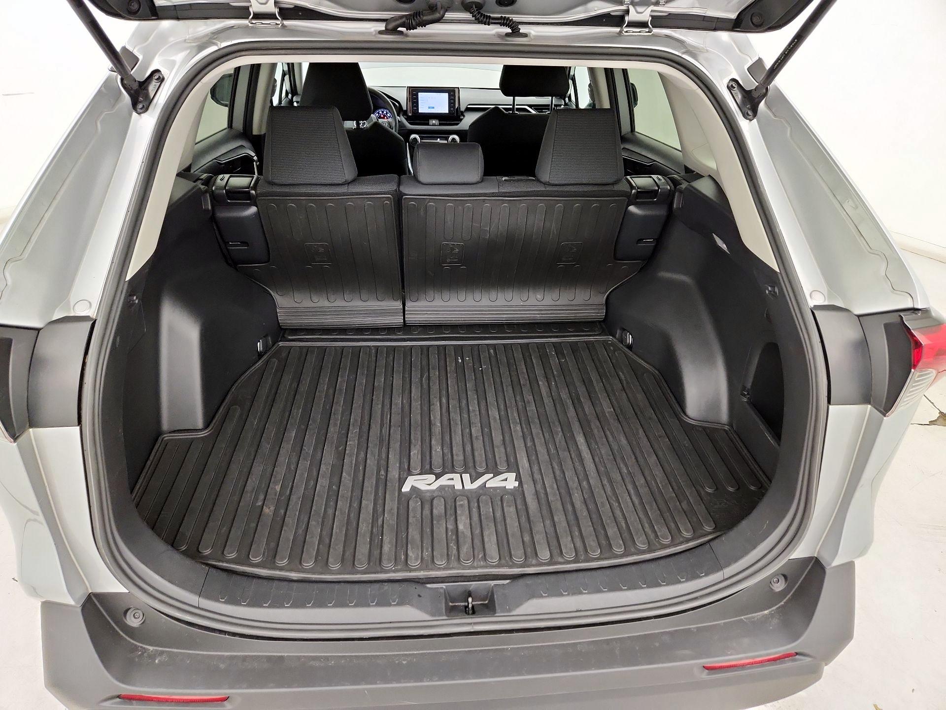 Thumbnail: 2019 Toyota RAV4 - 20