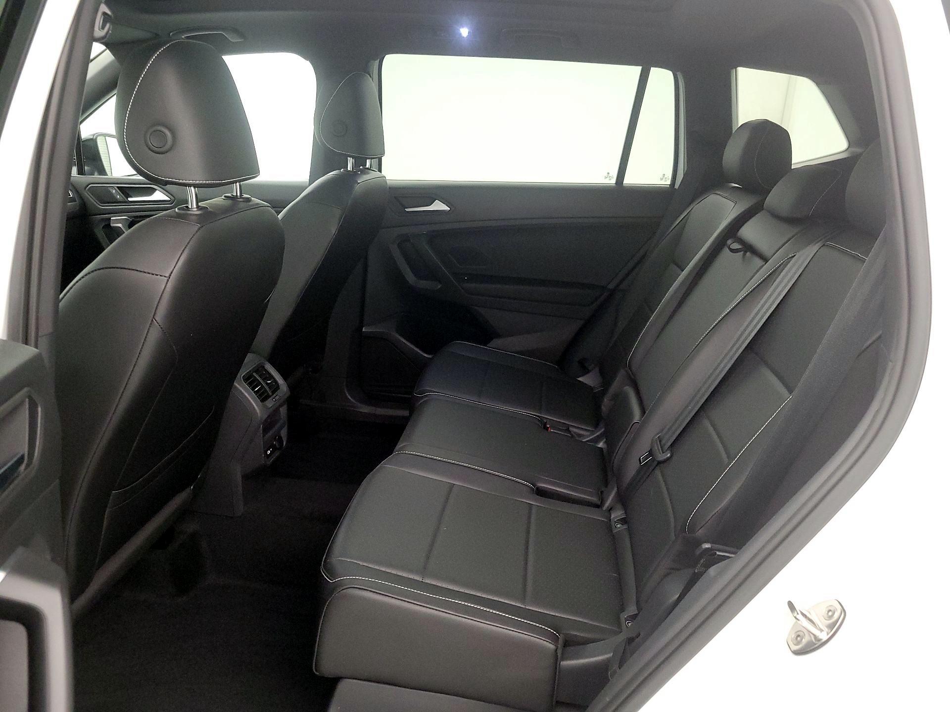 Thumbnail: 2021 Volkswagen Tiguan - 20