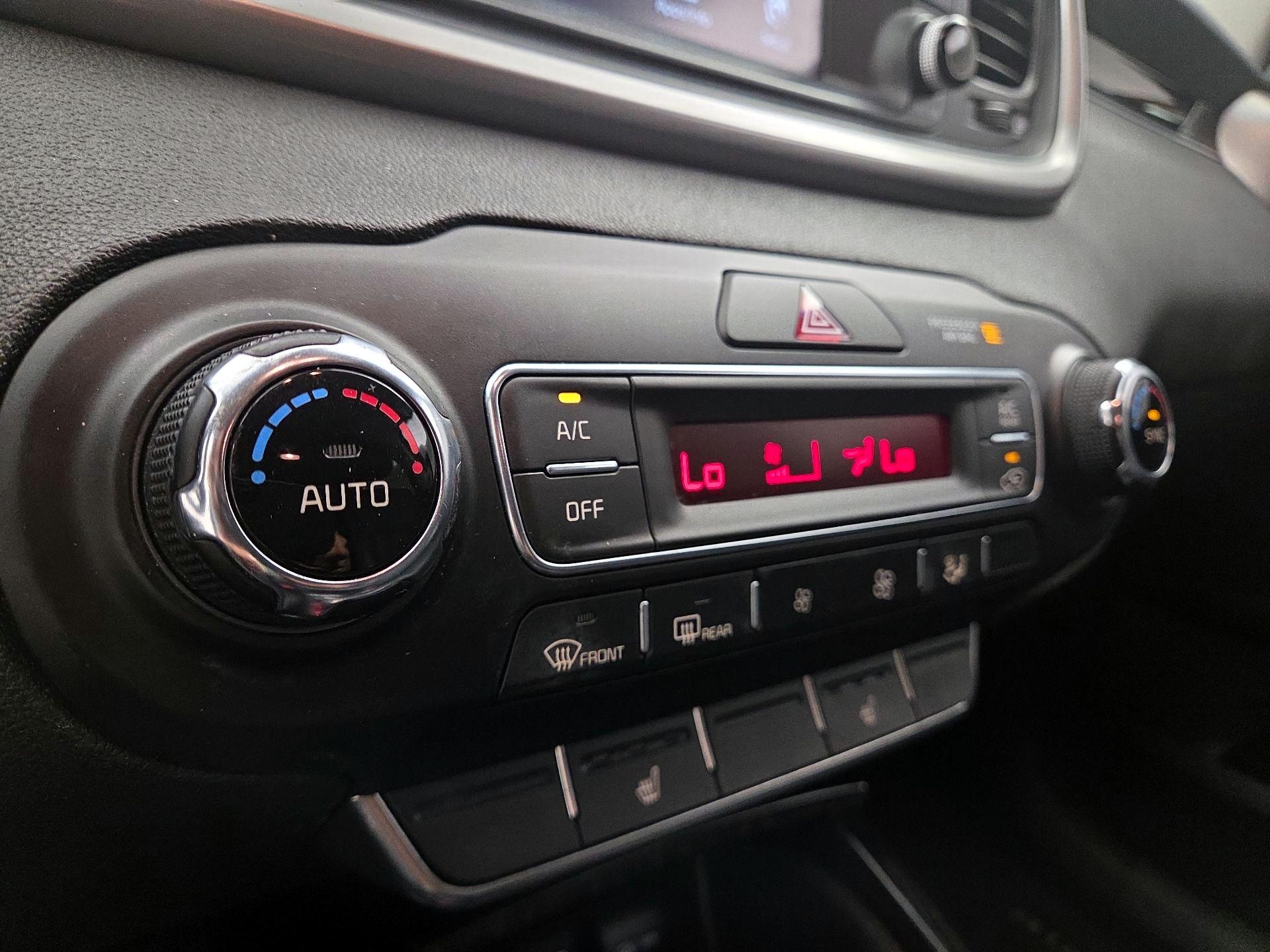 Thumbnail: 2019 Kia Sorento - 16