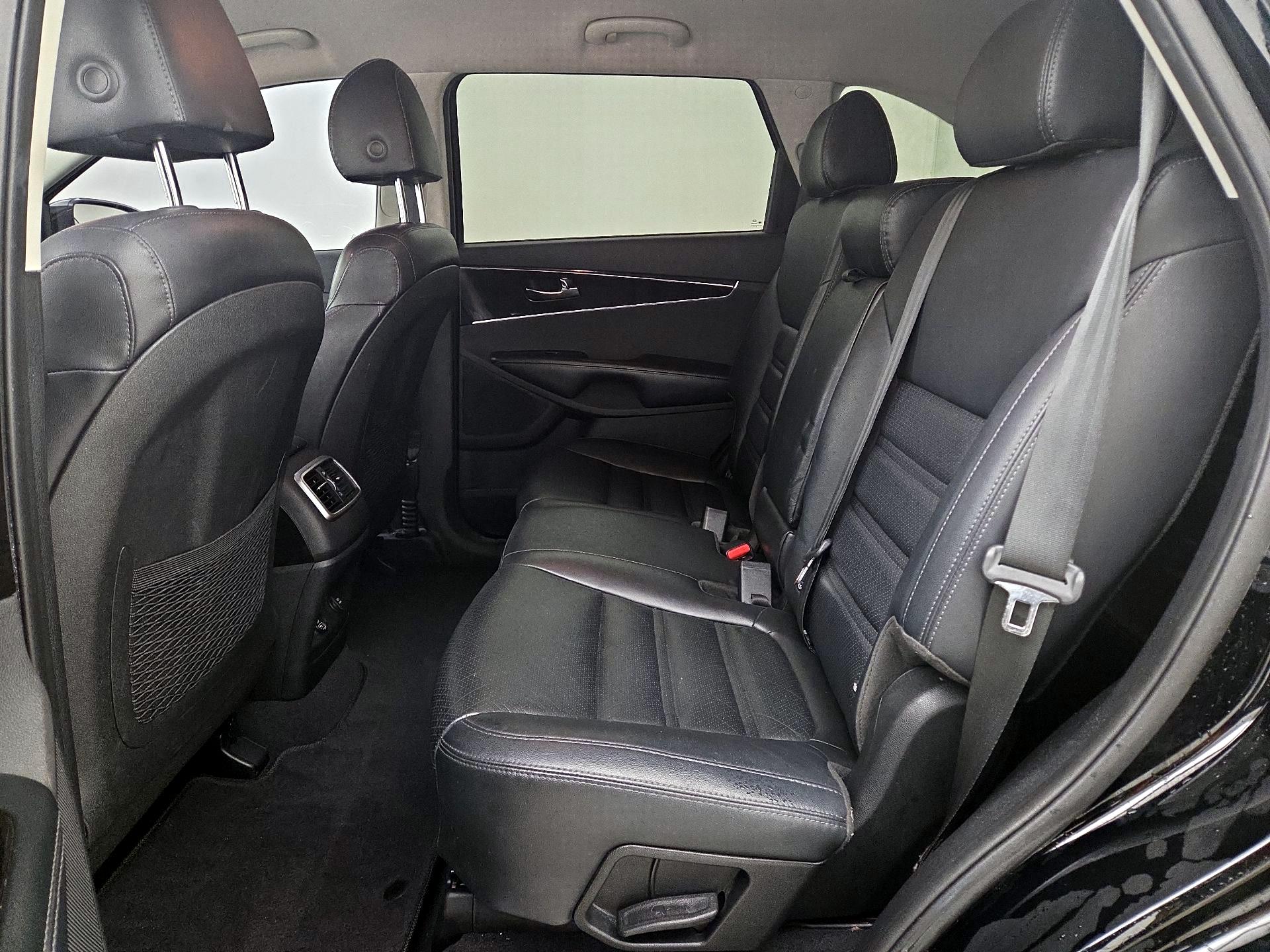 Thumbnail: 2019 Kia Sorento - 19