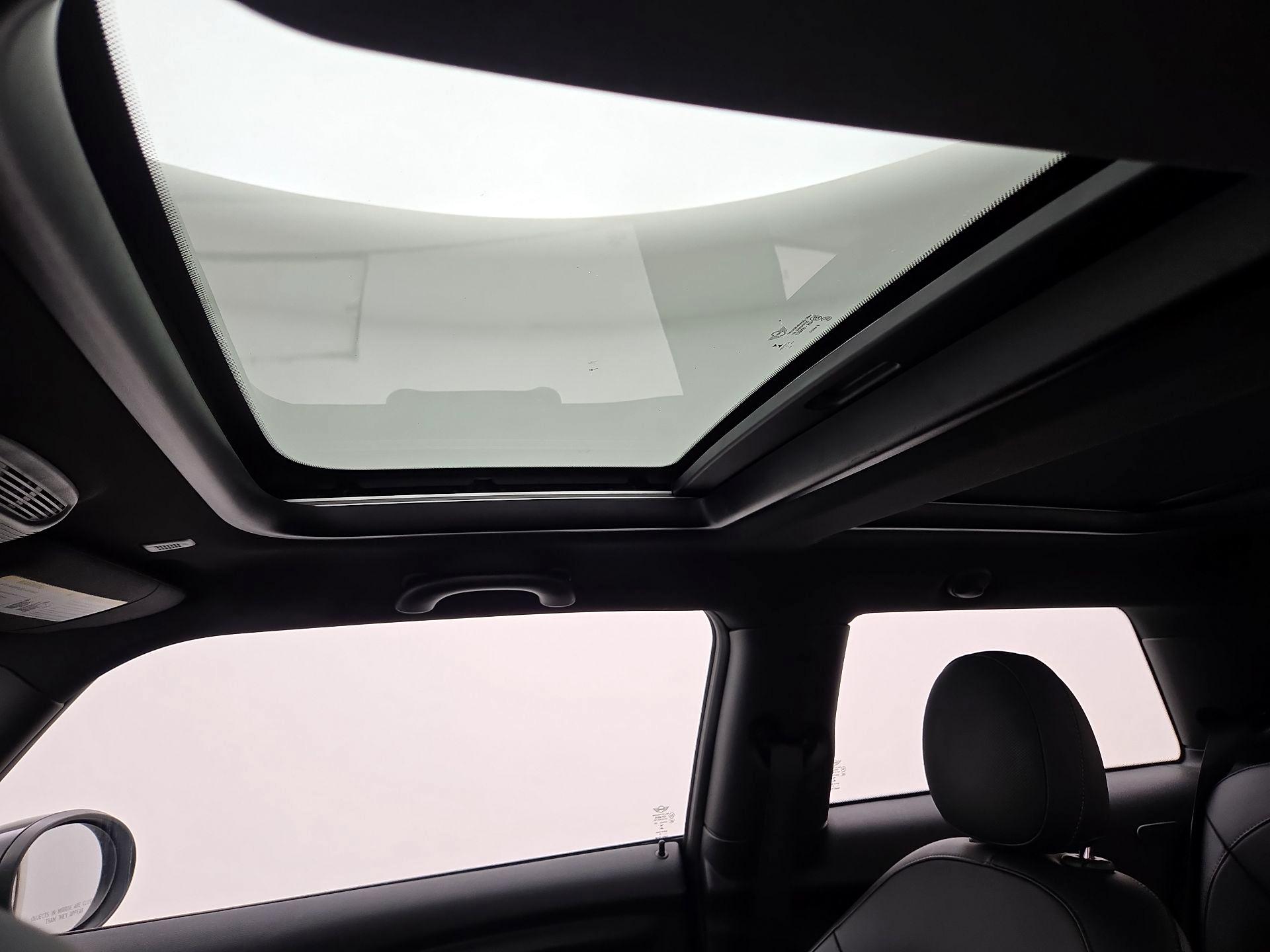 Thumbnail: 2022 MINI Cooper Hardtop - 19