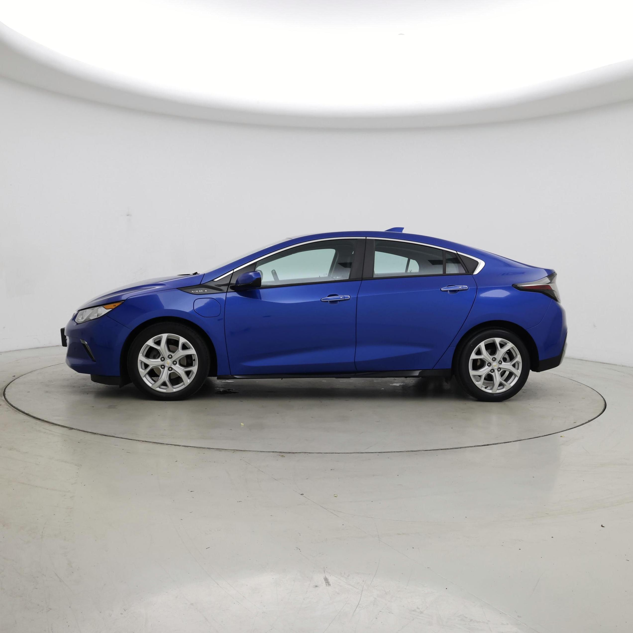Thumbnail: 2018 Chevrolet Volt - 3