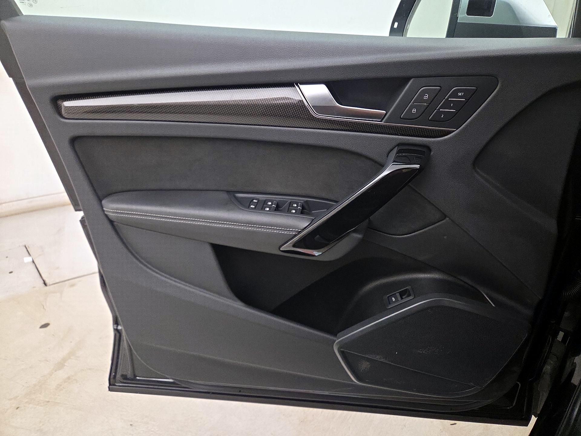 Thumbnail: 2022 Audi SQ5 - 10