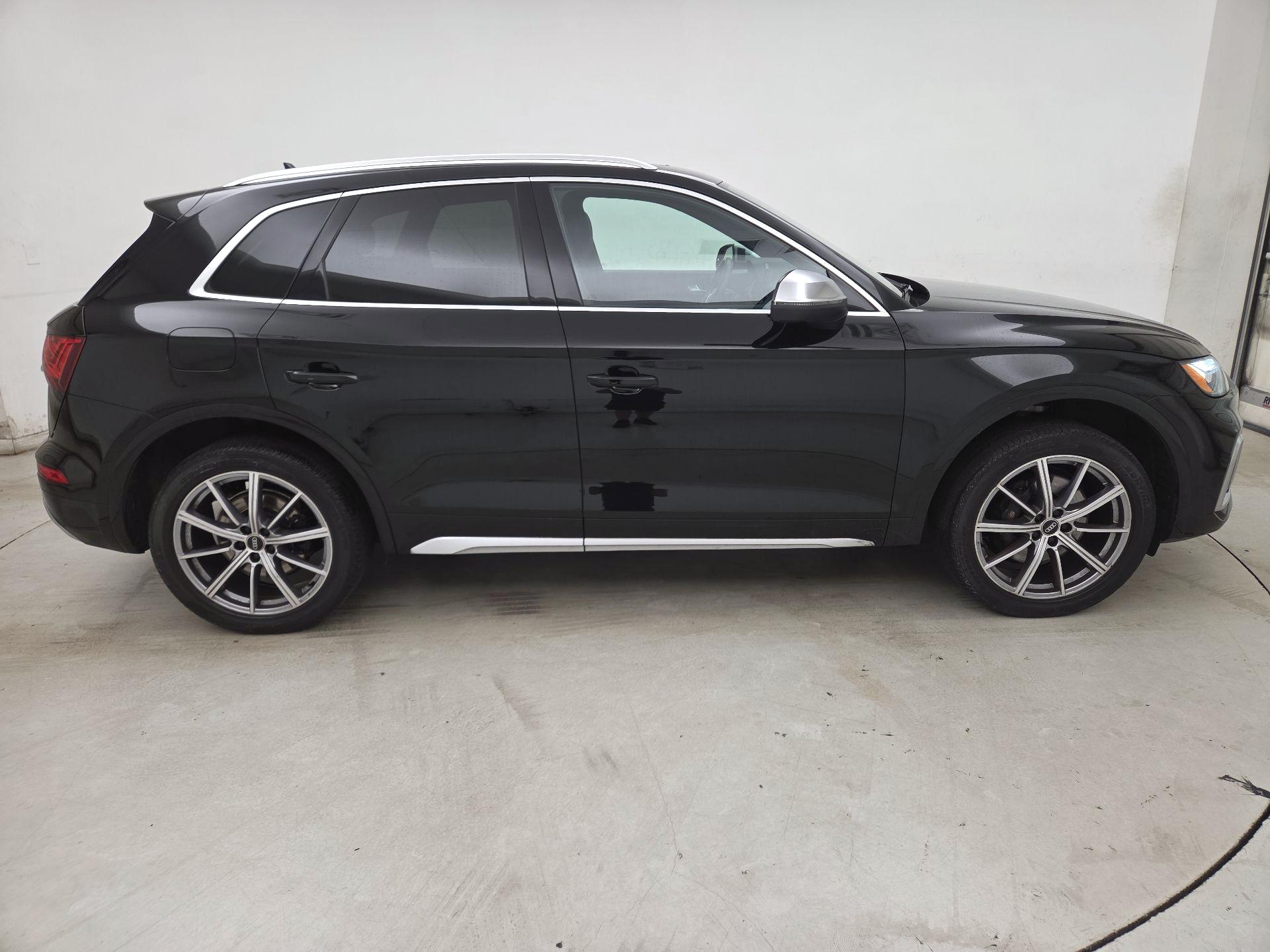 Thumbnail: 2022 Audi SQ5 - 4