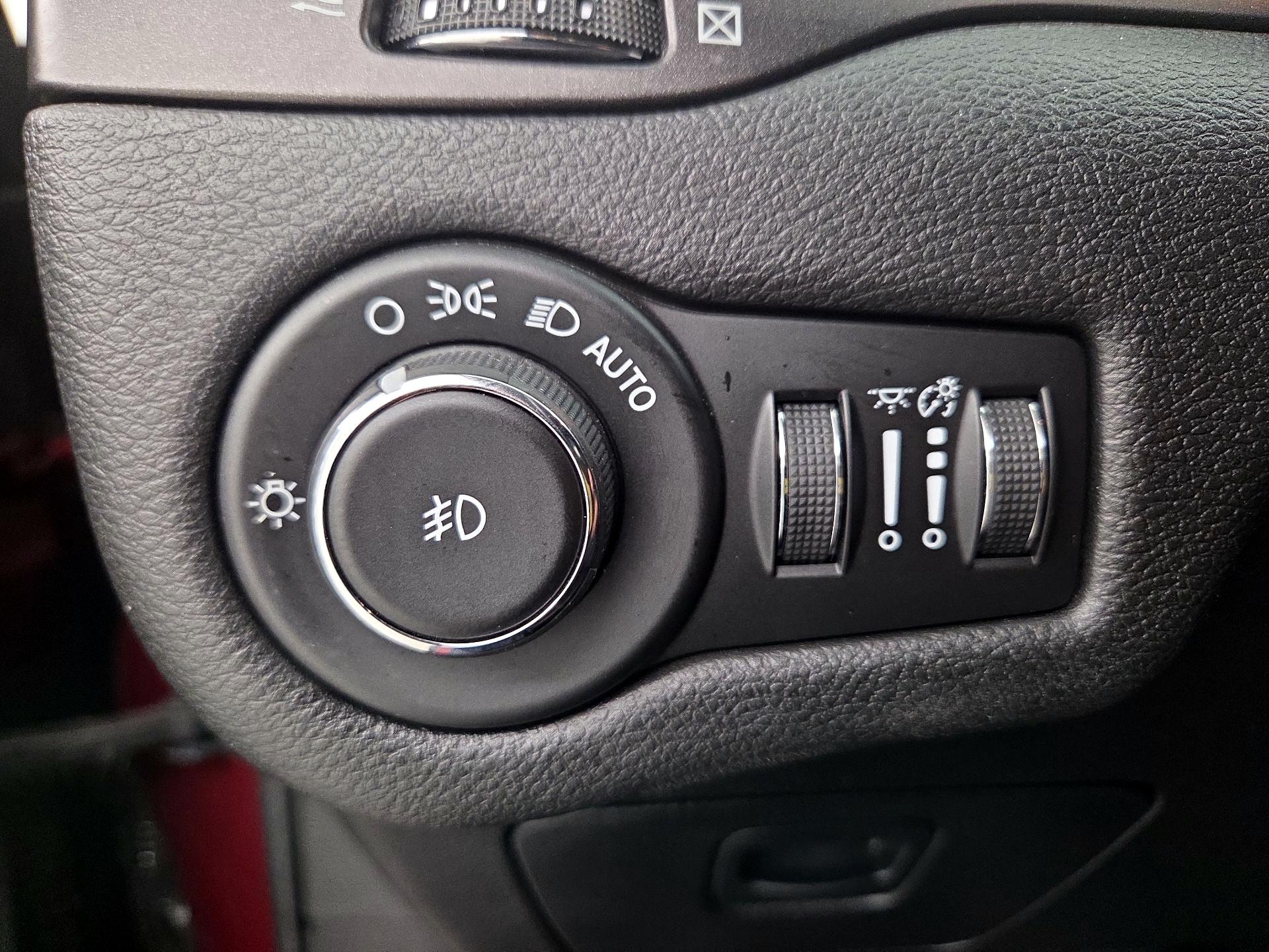 Thumbnail: 2019 Jeep Cherokee - 13