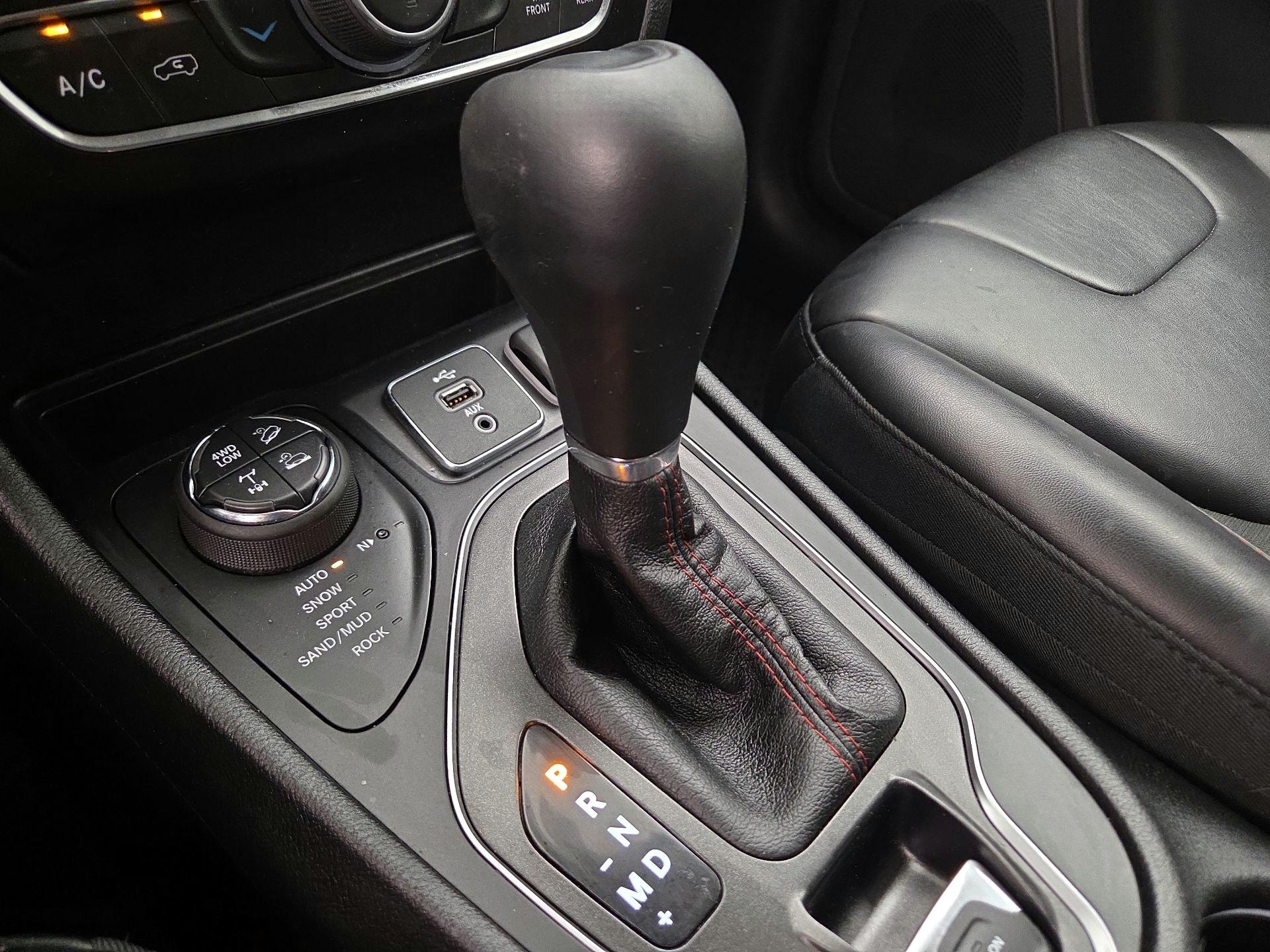 Thumbnail: 2019 Jeep Cherokee - 18