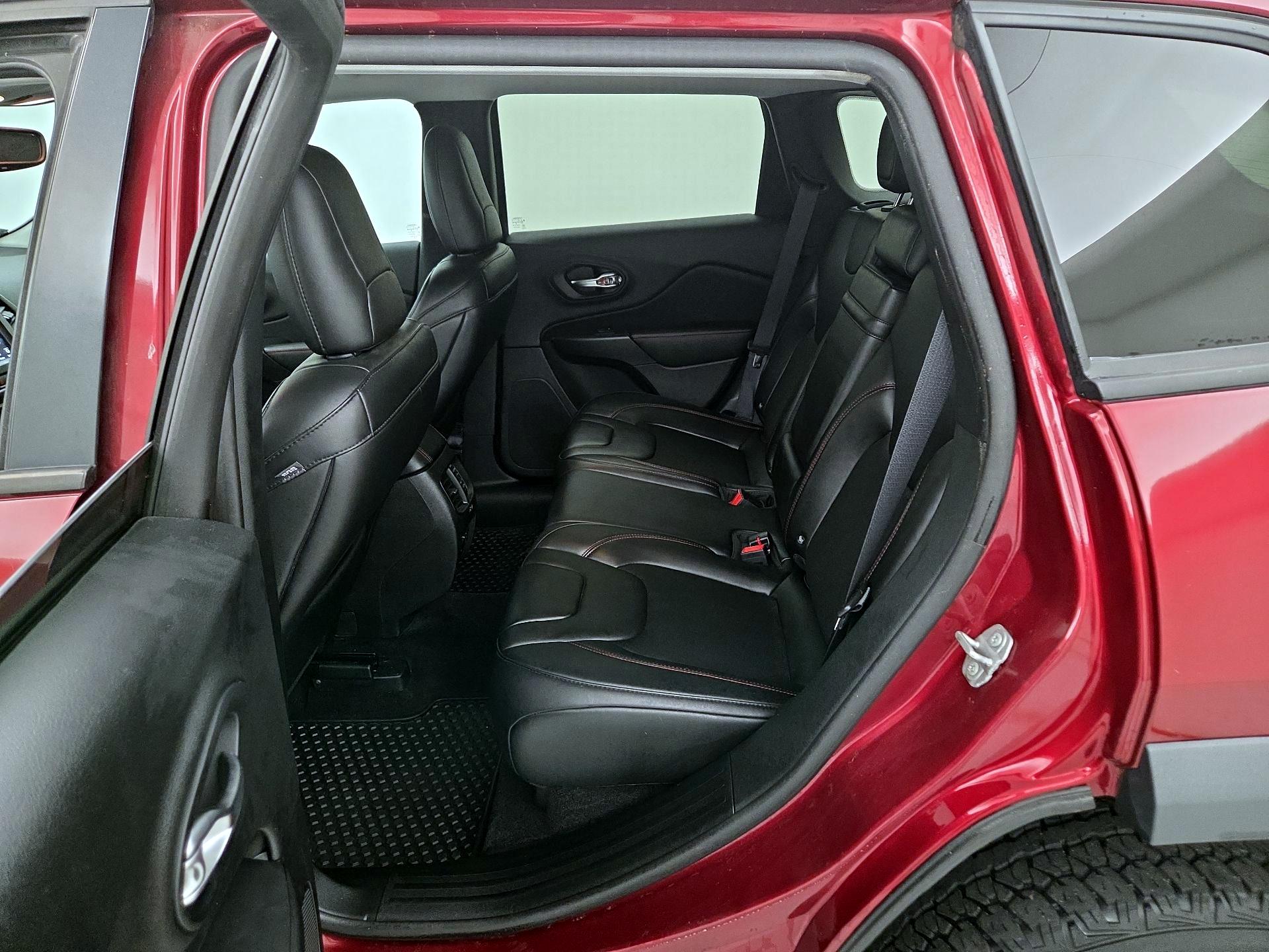 Thumbnail: 2019 Jeep Cherokee - 20