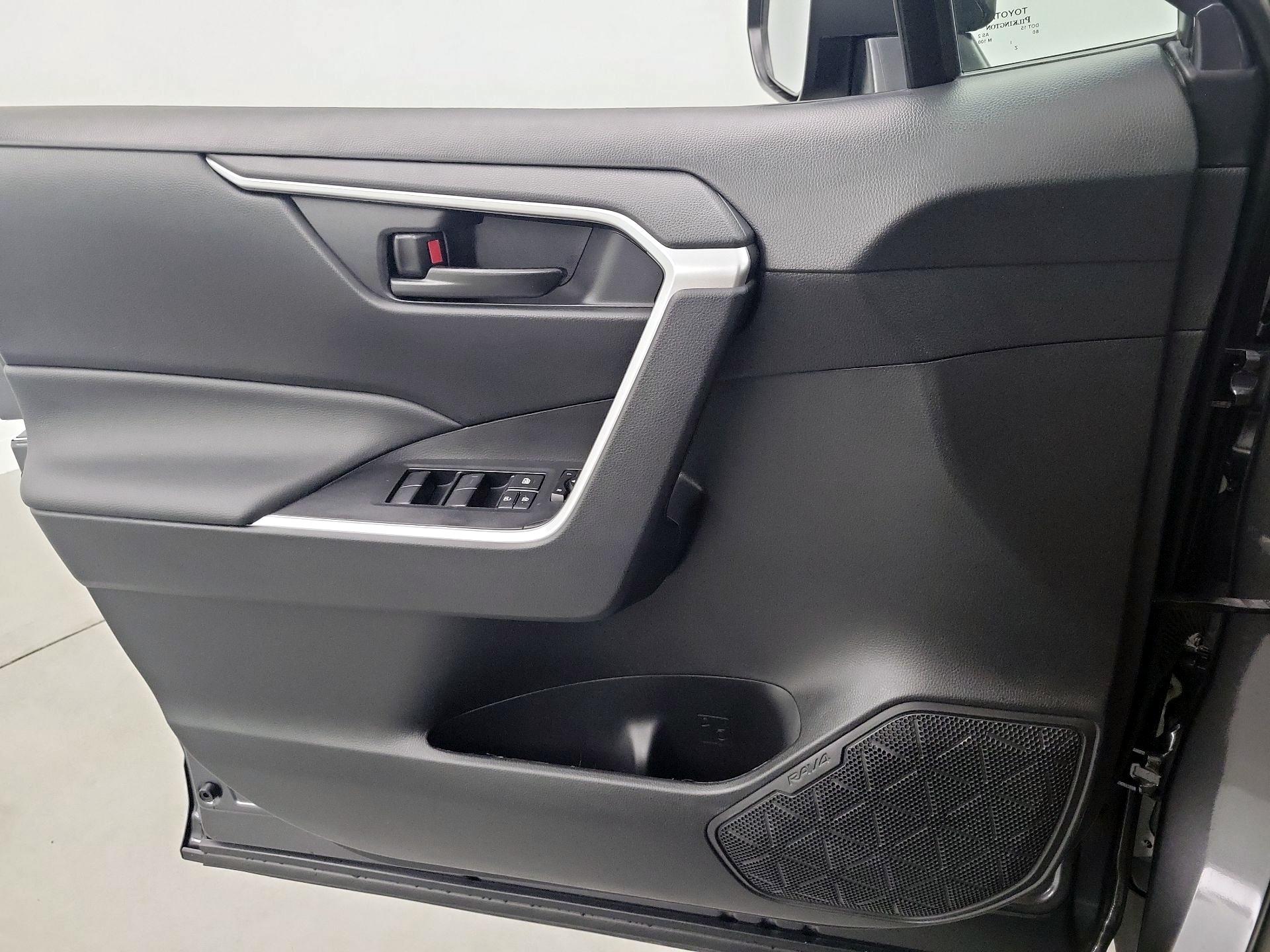 Thumbnail: 2023 Toyota RAV4 - 12