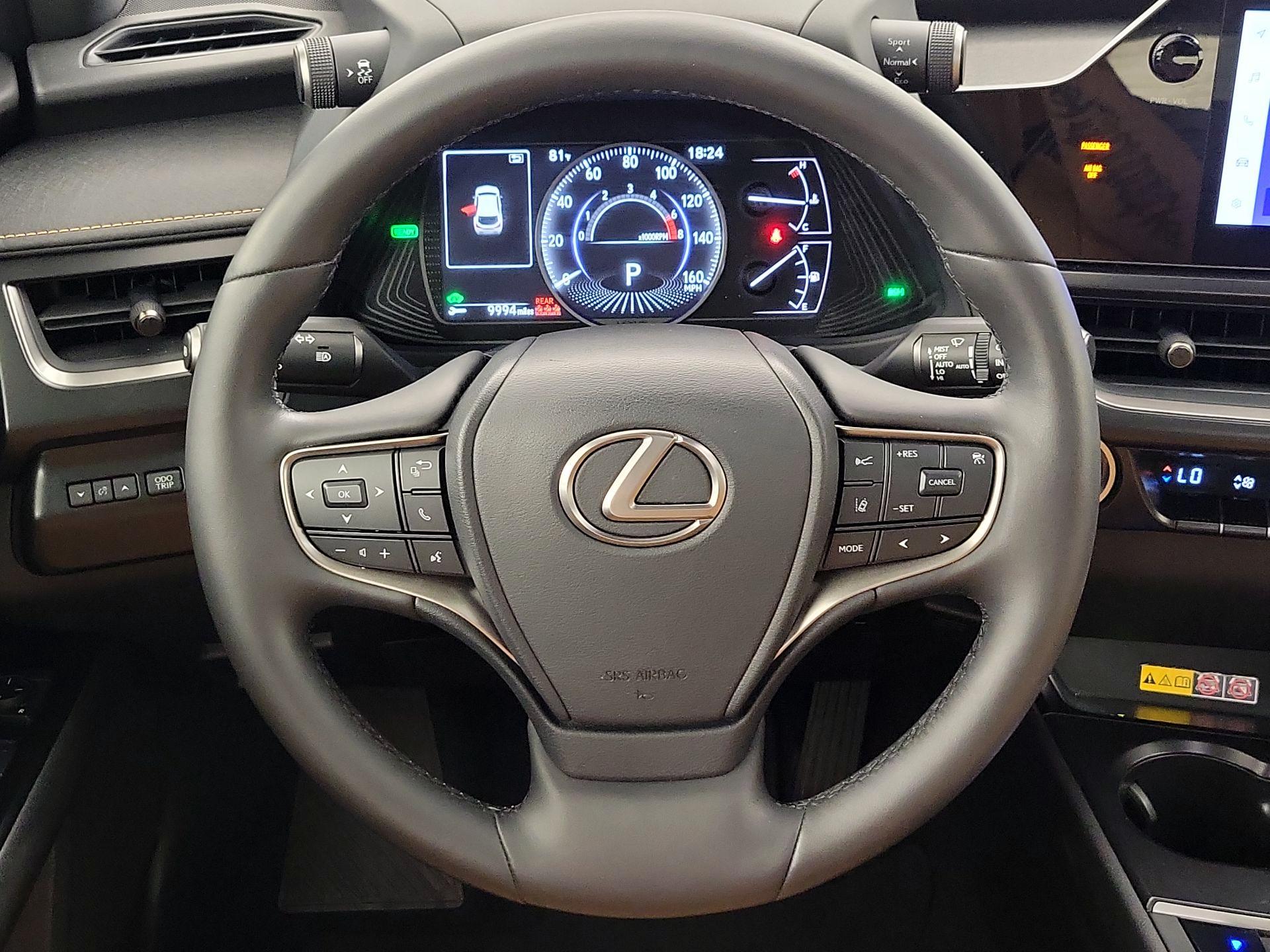 Thumbnail: 2023 Lexus UX - 10