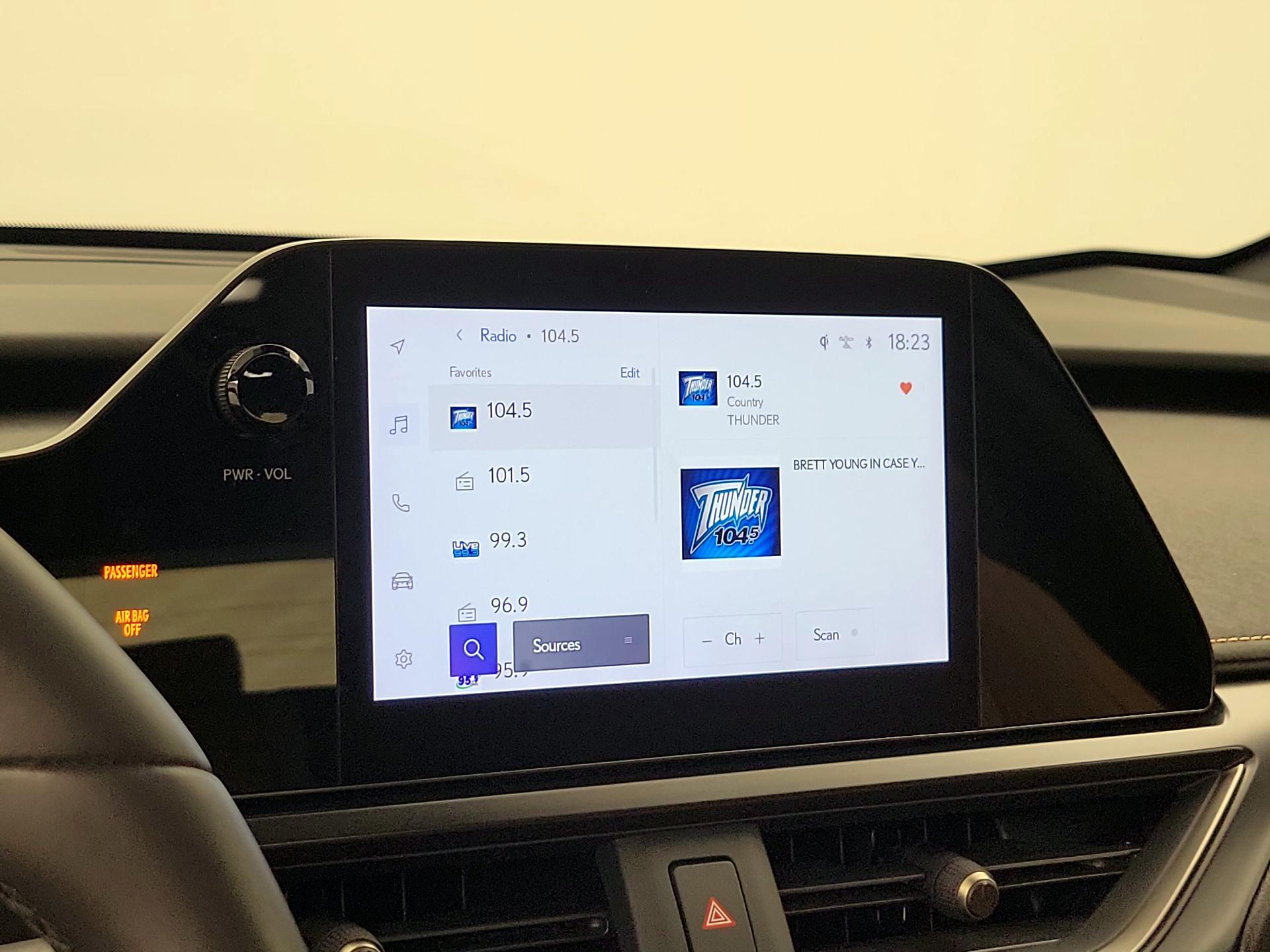 Thumbnail: 2023 Lexus UX - 15