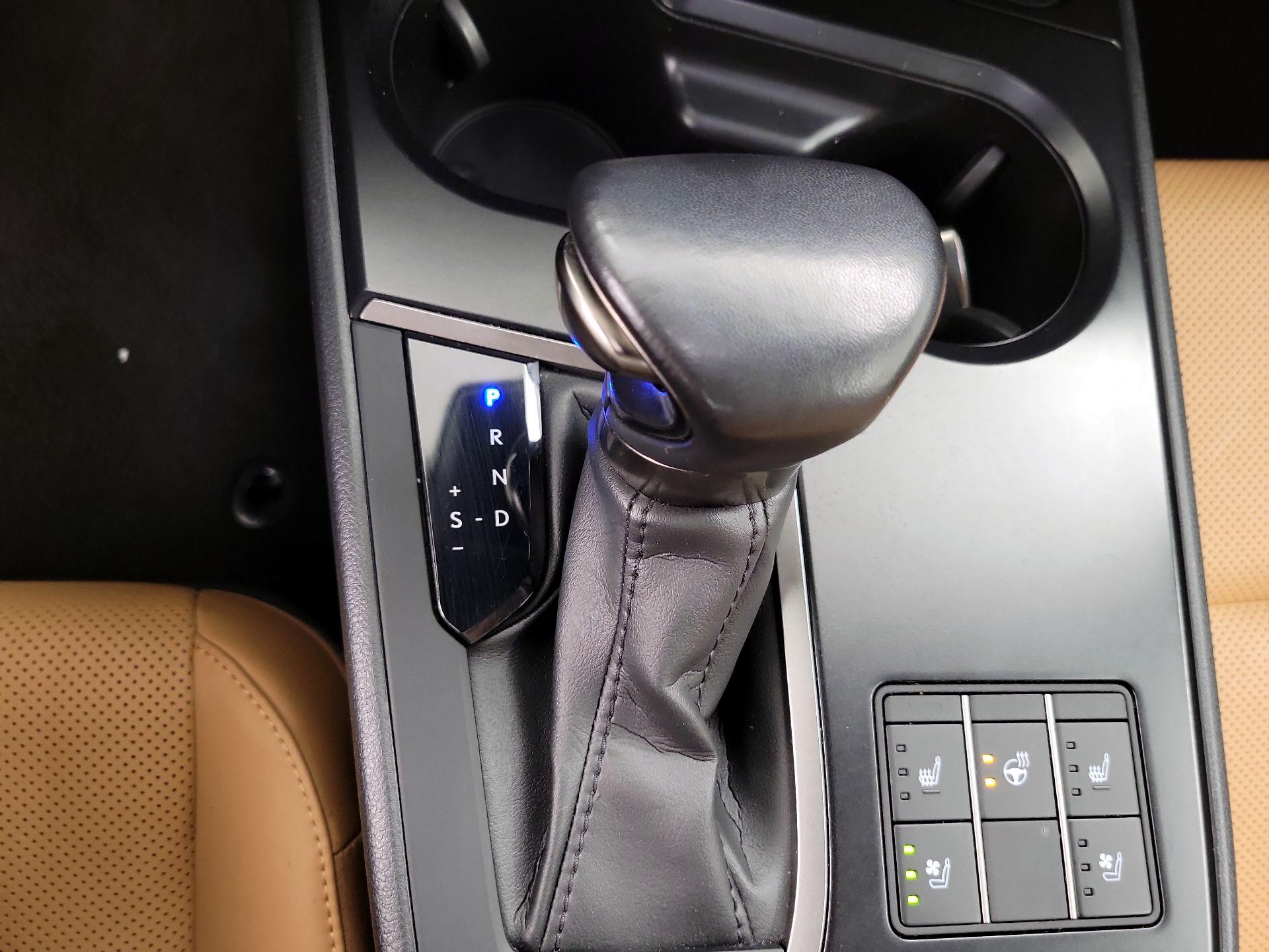 Thumbnail: 2023 Lexus UX - 17