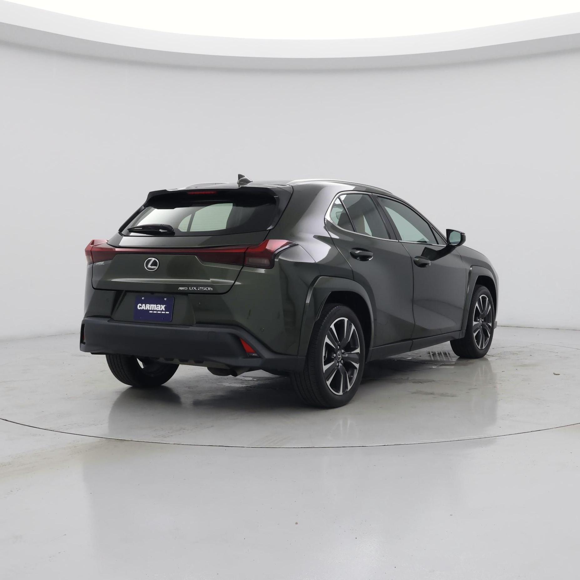 Thumbnail: 2023 Lexus UX - 8