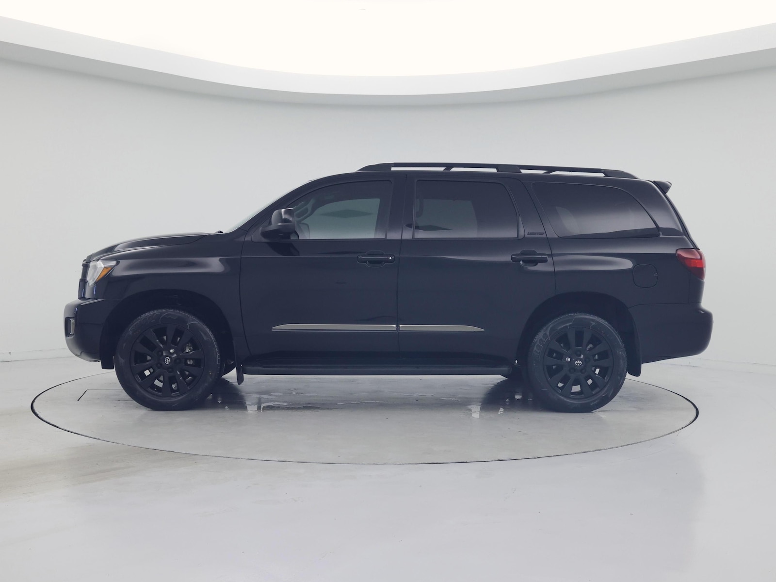 2022 Toyota Sequoia Nightshade - Photo 4