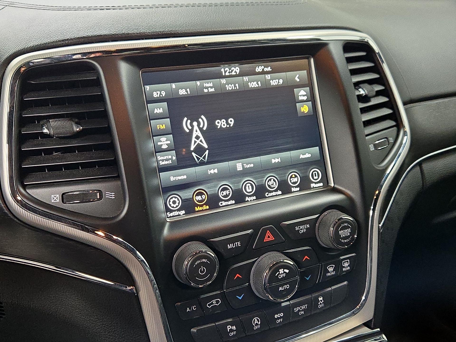 Thumbnail: 2018 Jeep Grand Cherokee - 16