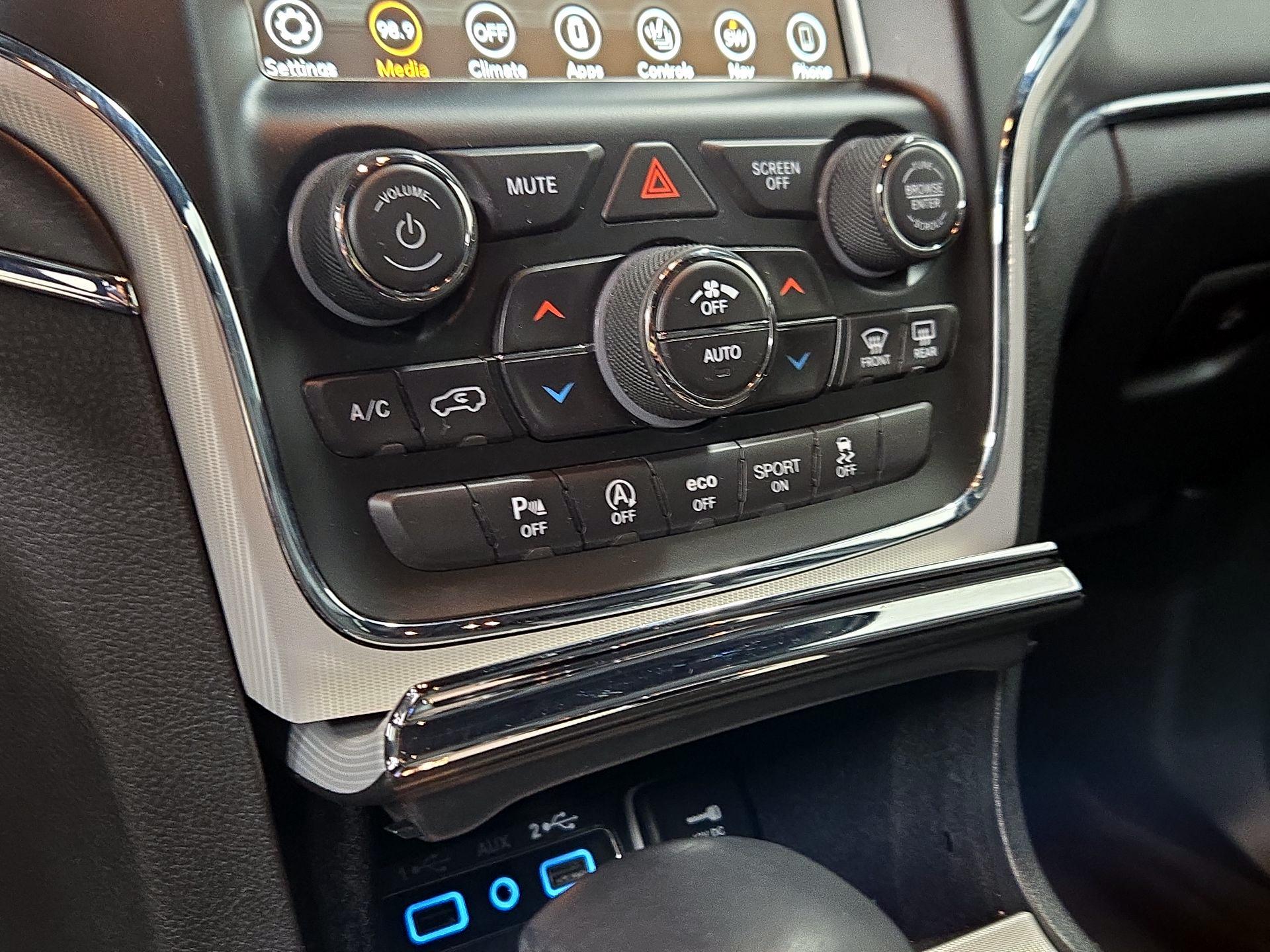 Thumbnail: 2018 Jeep Grand Cherokee - 17