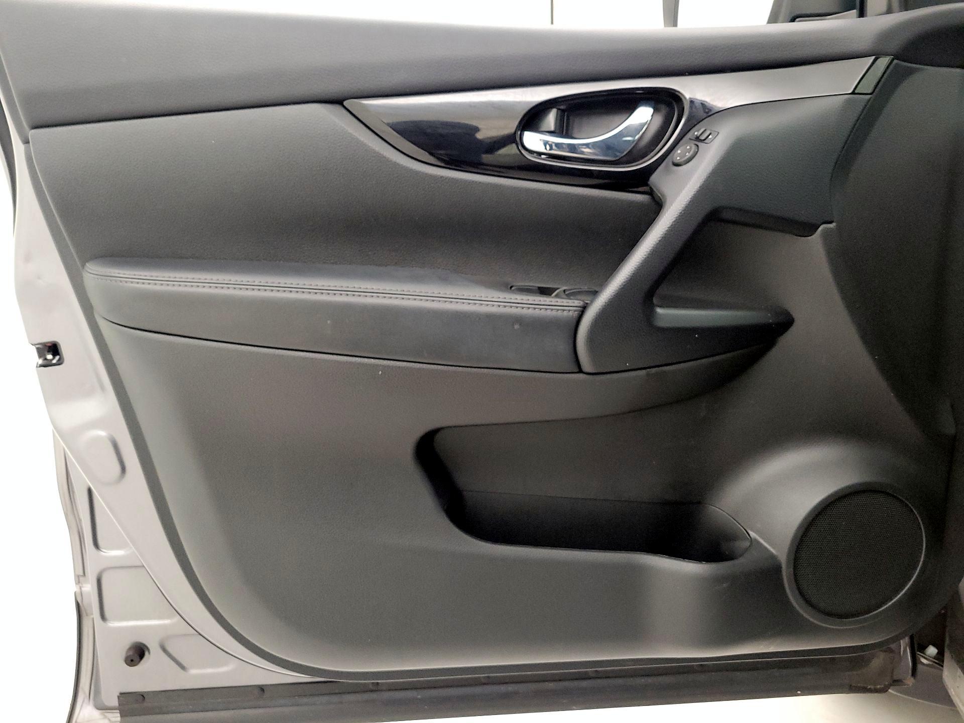 Thumbnail: 2021 Nissan Rogue Sport - 12
