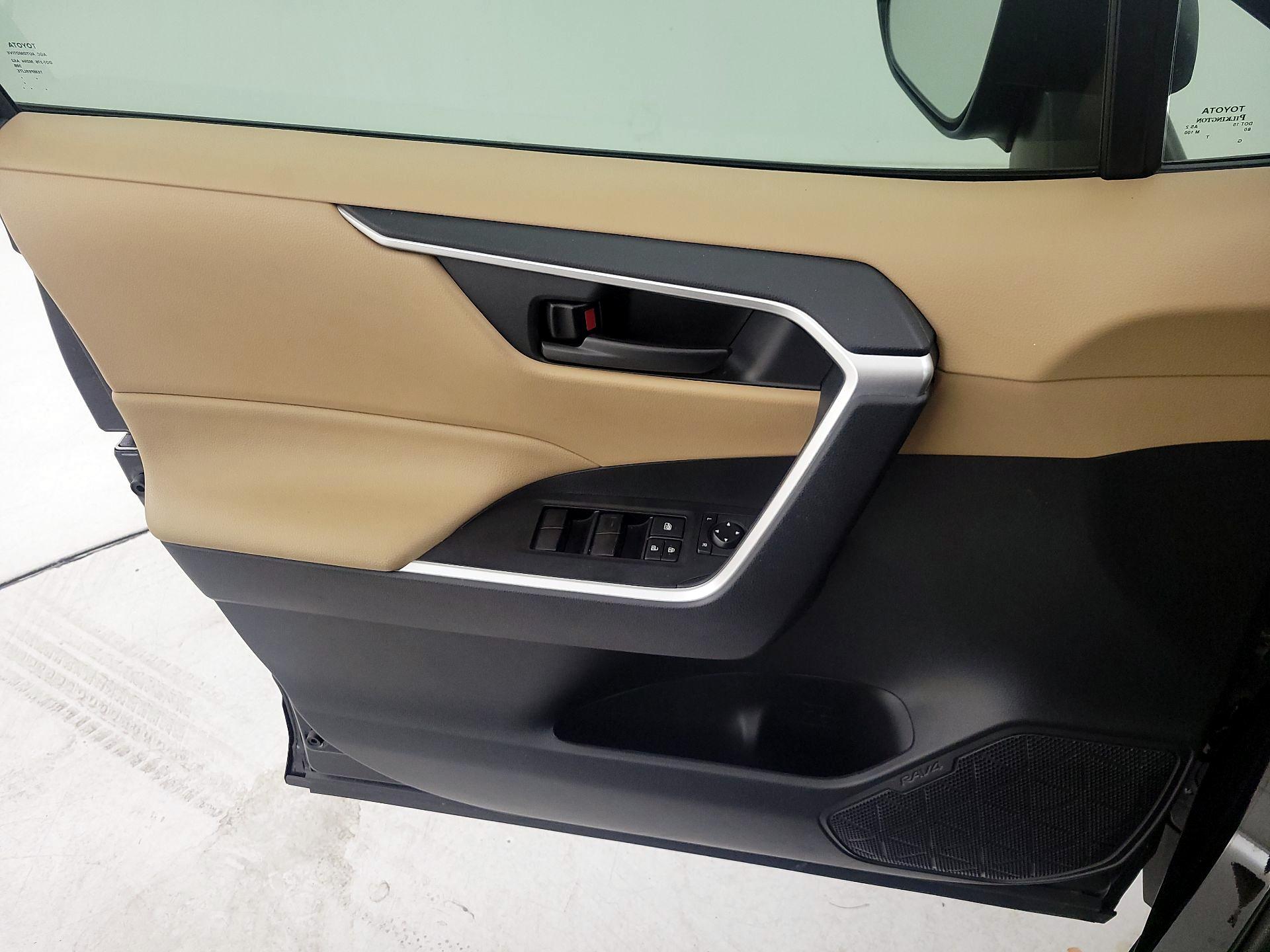 Thumbnail: 2021 Toyota RAV4 - 12
