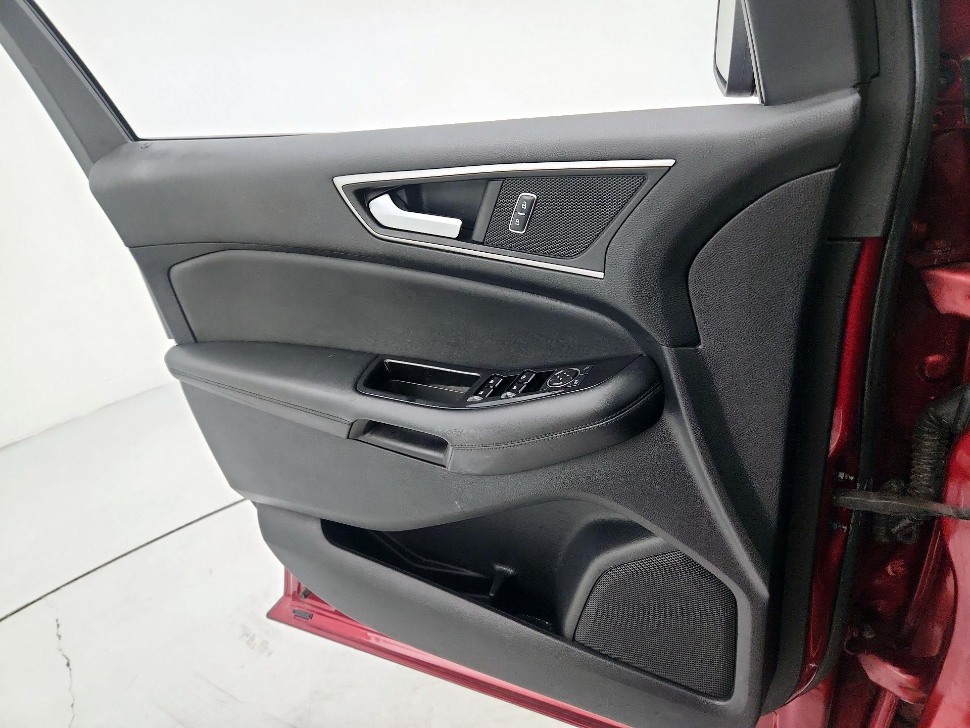 Thumbnail: 2015 Ford Edge - 12