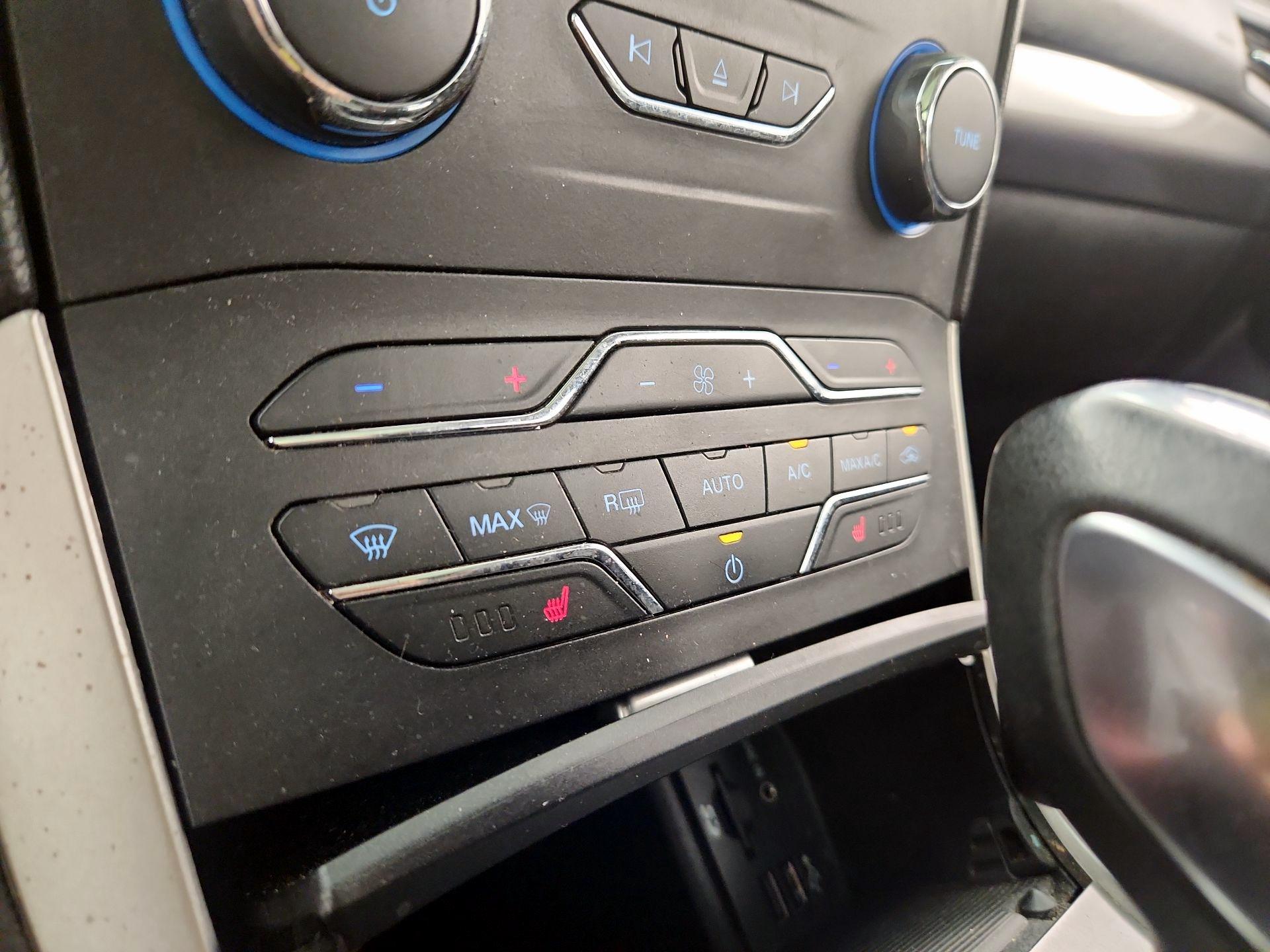 Thumbnail: 2015 Ford Edge - 17
