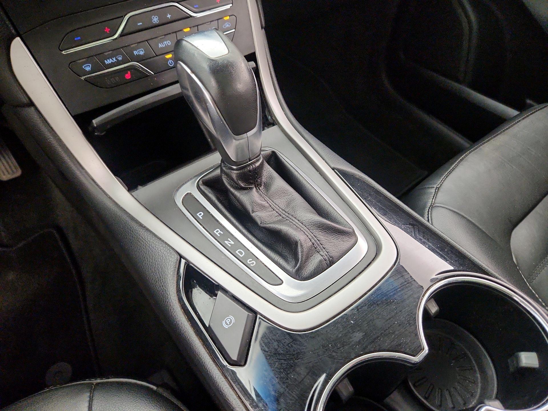 Thumbnail: 2015 Ford Edge - 18