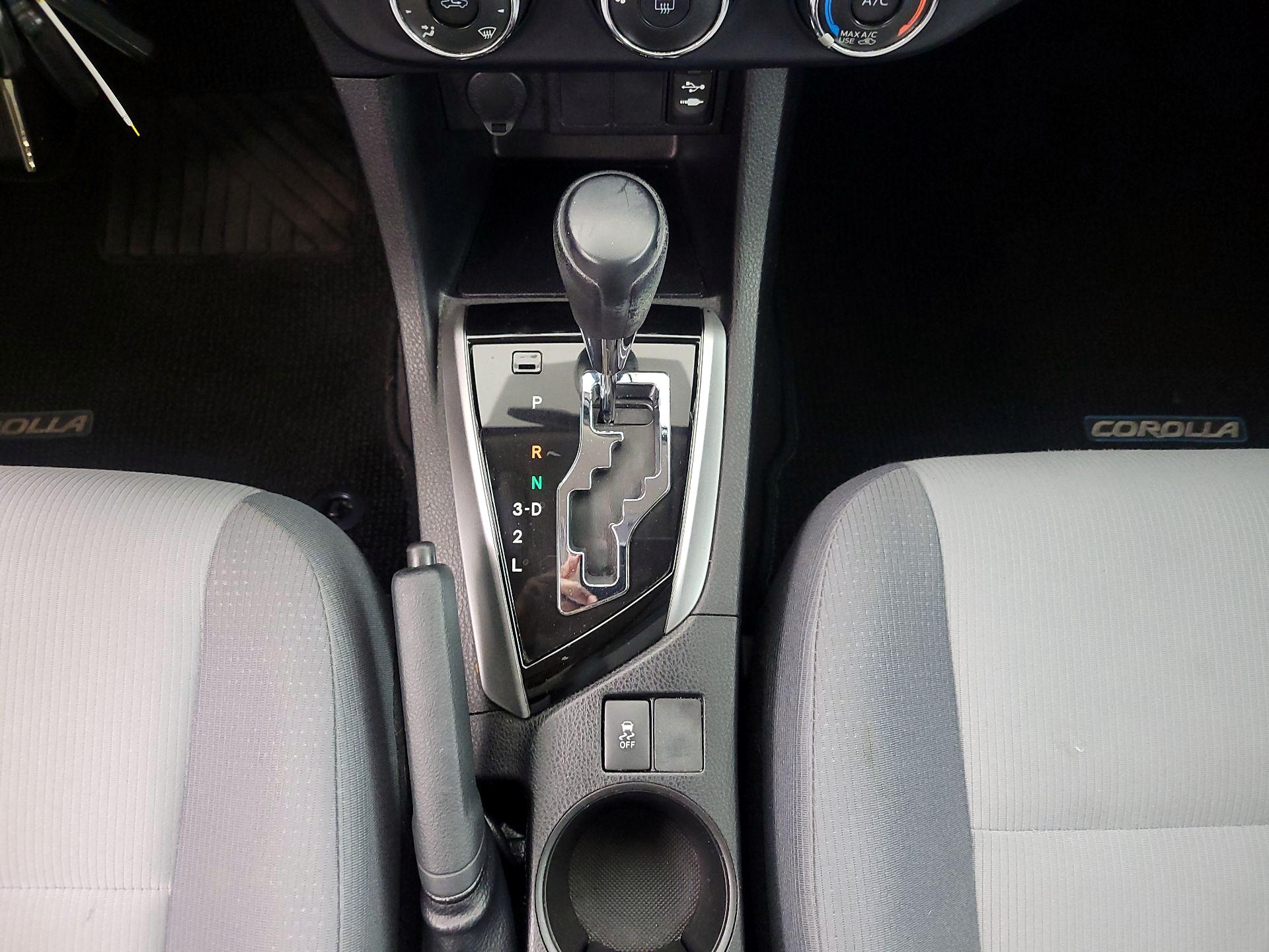 Thumbnail: 2015 Toyota Corolla - 16