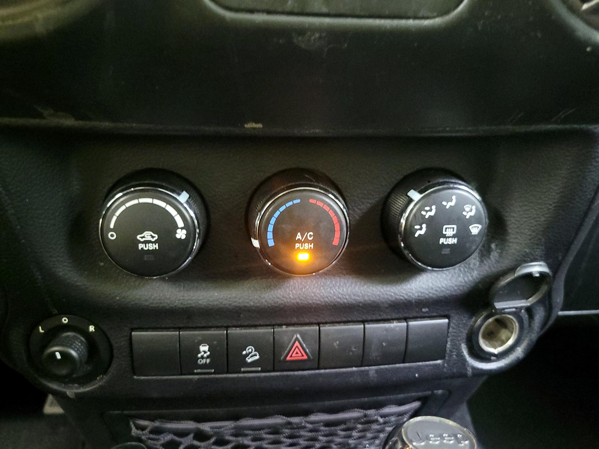 Thumbnail: 2014 Jeep Wrangler - 14