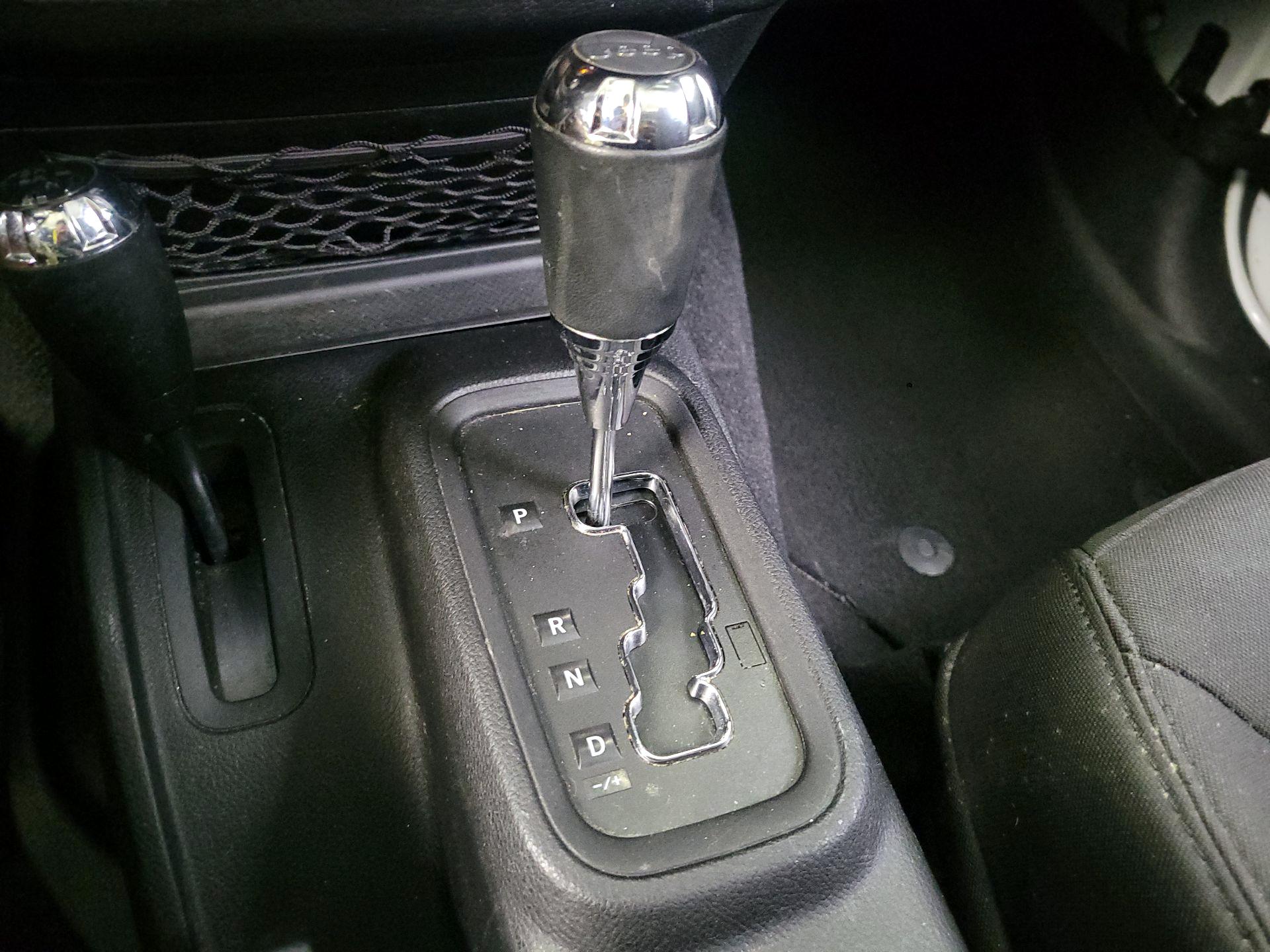Thumbnail: 2014 Jeep Wrangler - 15