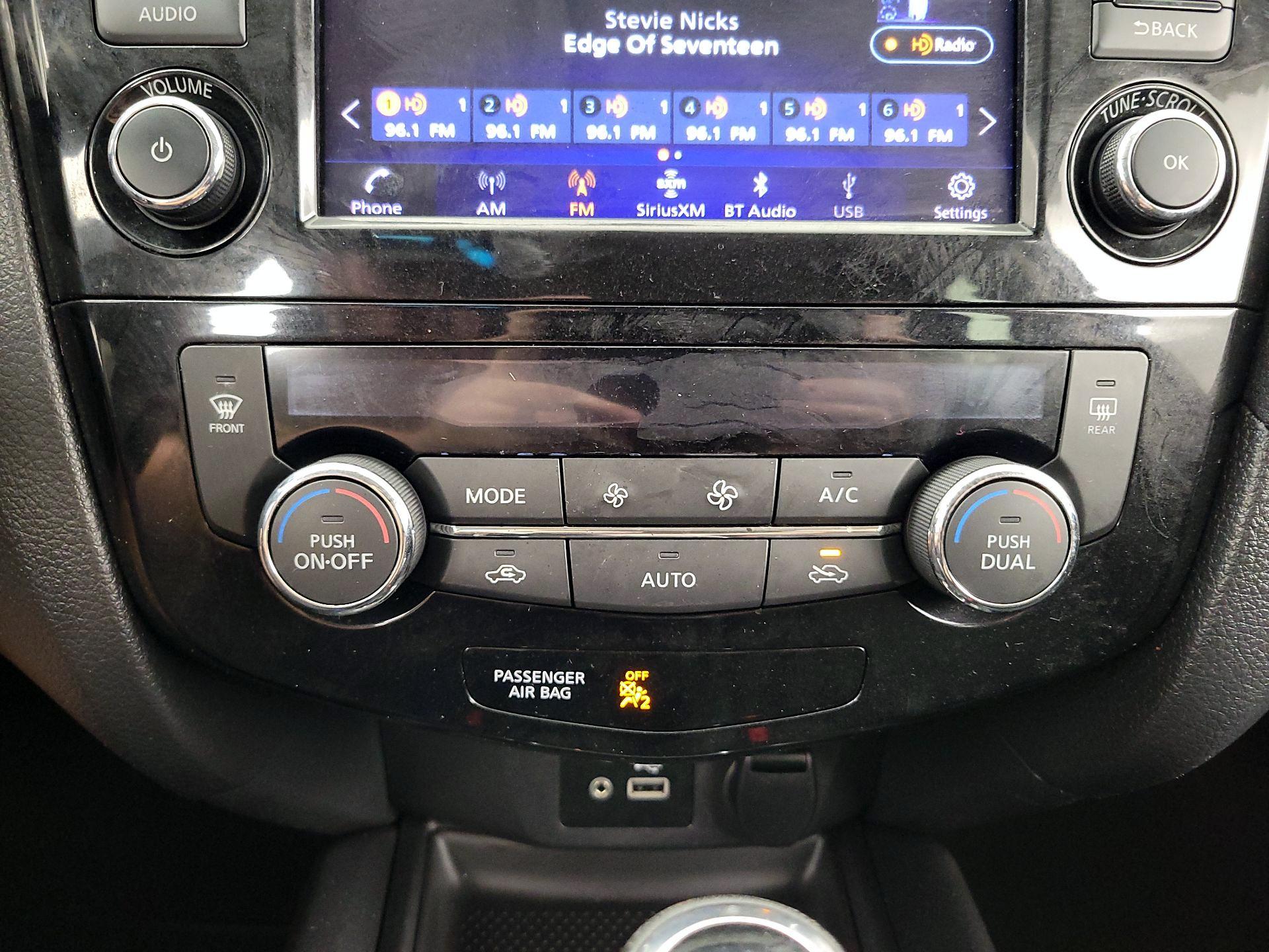 Thumbnail: 2018 Nissan Rogue - 16