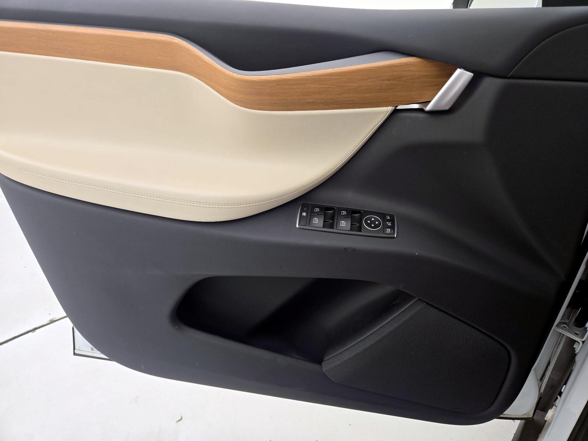 Thumbnail: 2020 Tesla Model X - 12