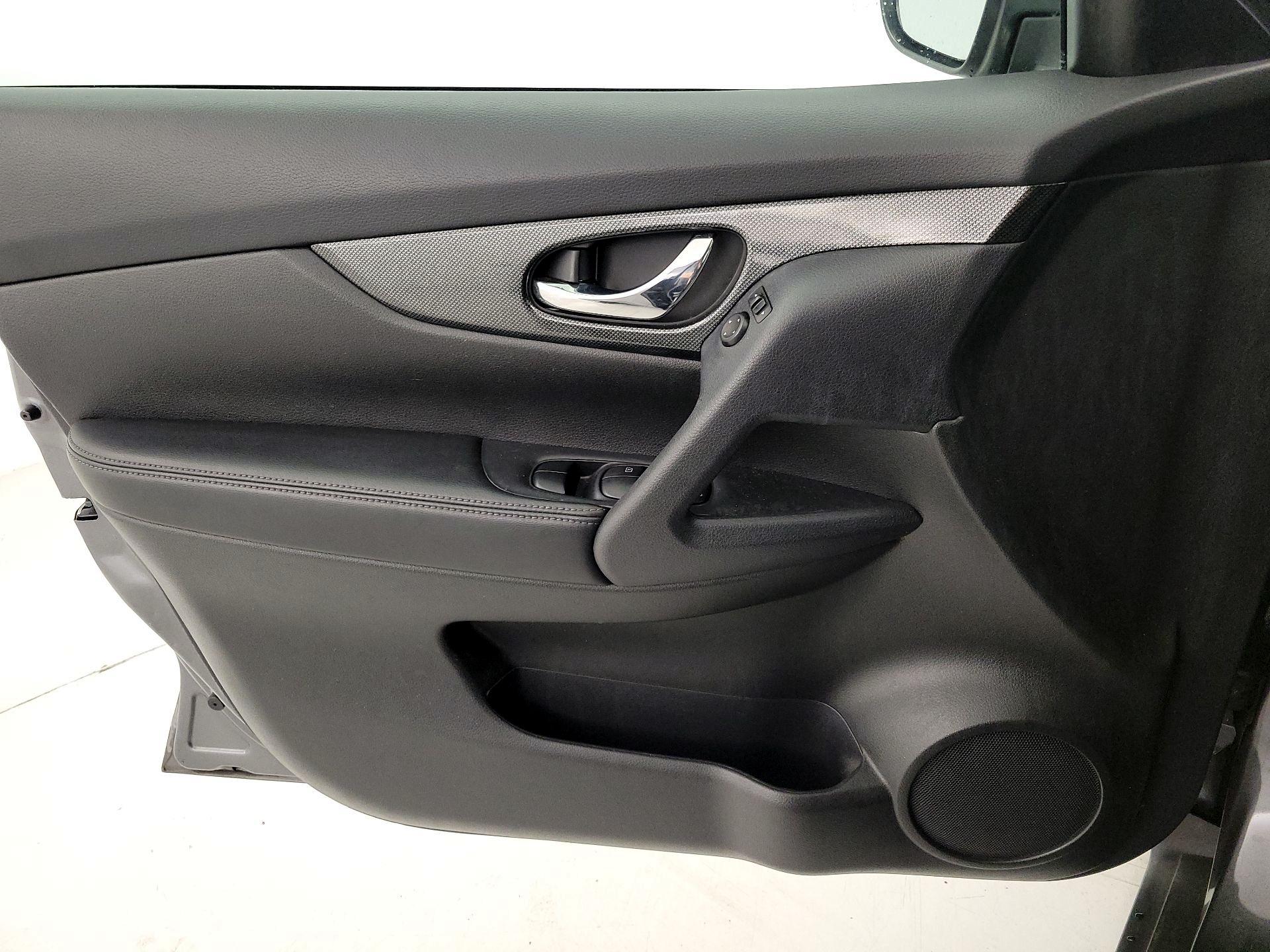 Thumbnail: 2014 Nissan Rogue - 12