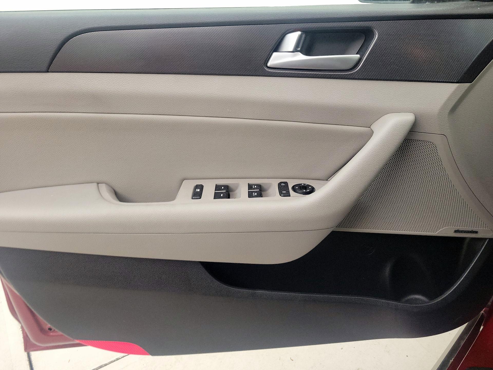 Thumbnail: 2015 Hyundai Sonata - 12